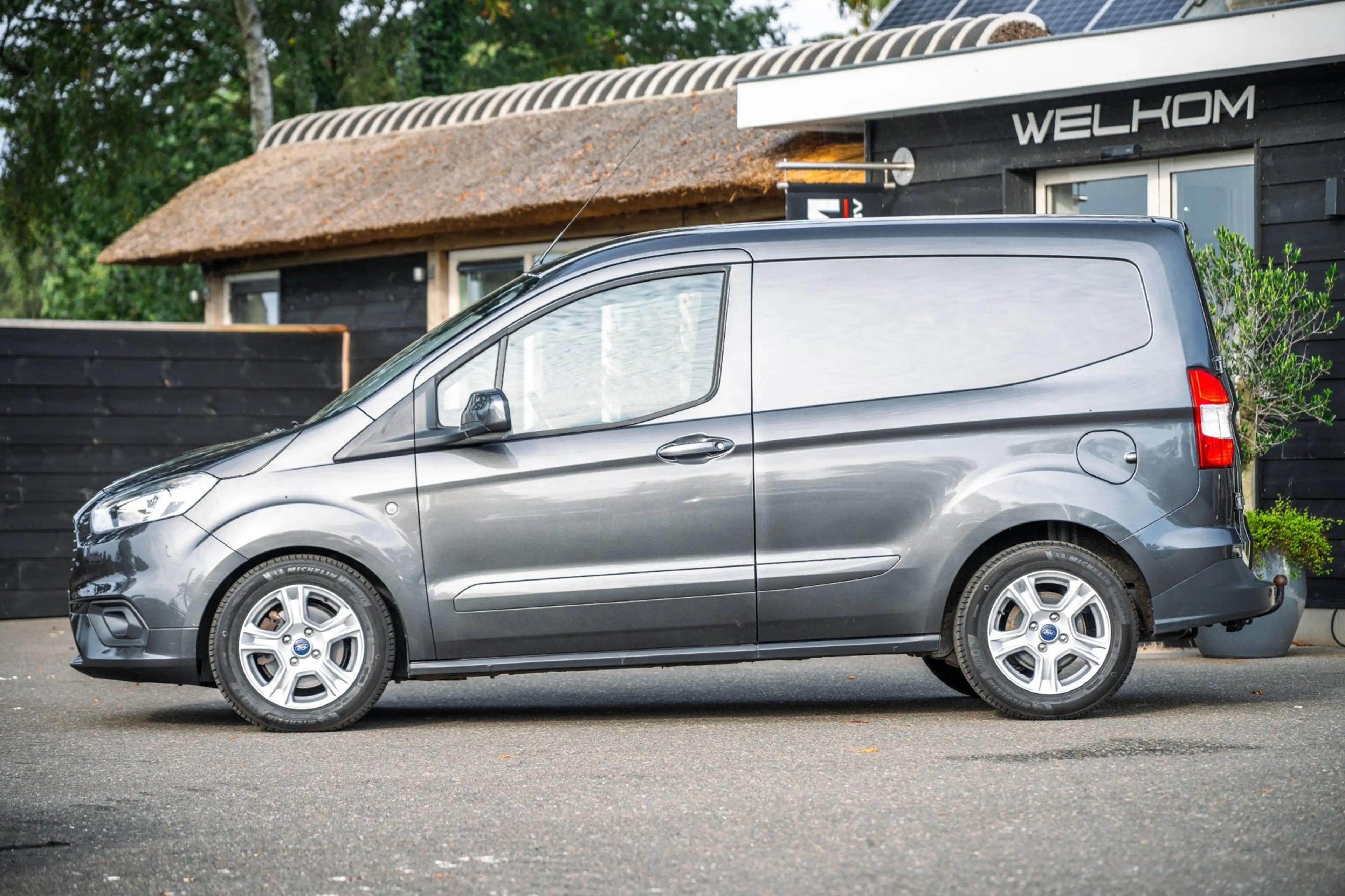 Ford Transit Courier 1.5 TDCI Limited Trekhaak I LM Velgen I Parkeersen — photo 5