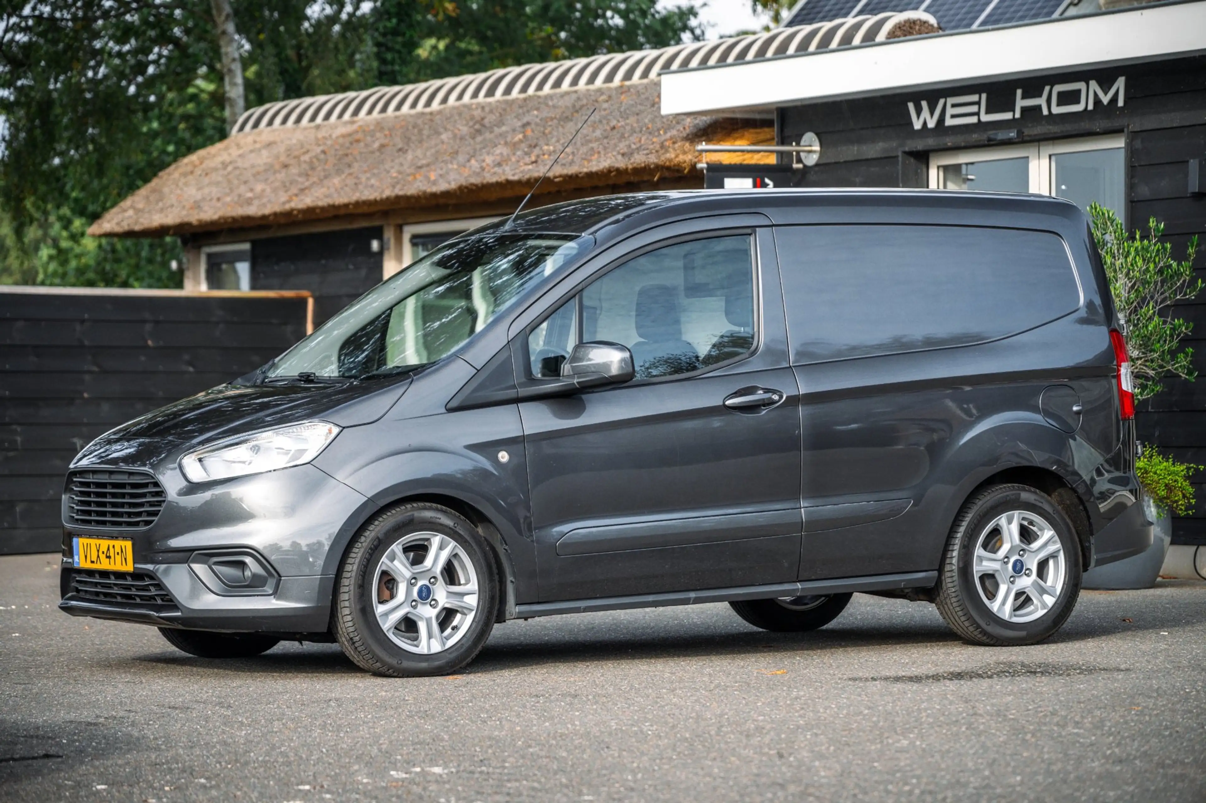 Ford Transit Courier 1.5 TDCI Limited Trekhaak I LM Velgen I Parkeersen — photo 9