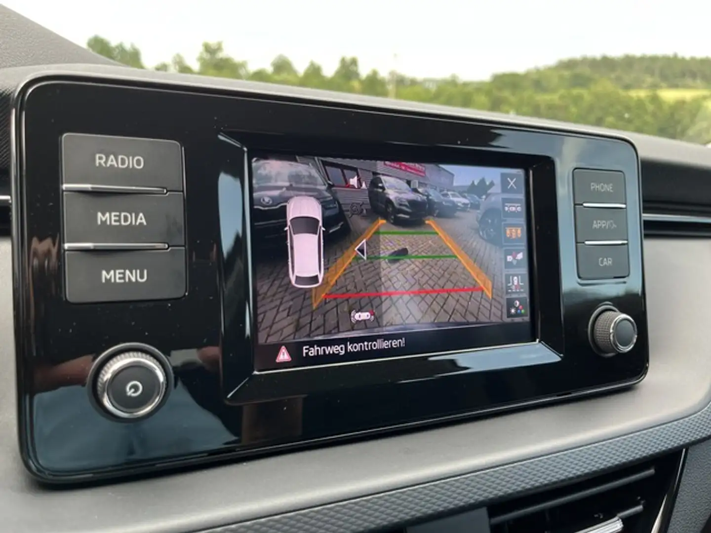 Skoda Scala 1,0 TSI Ambition Plus + LED + Alufelgen + Klimaaut Schwarz - 2