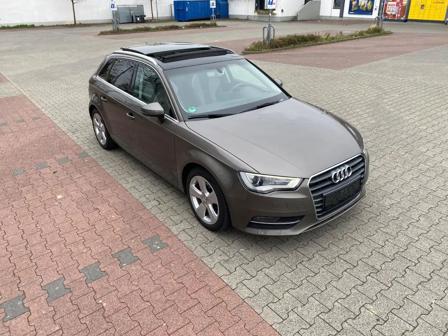 Audi A3 2.0 TDI Sportback/Panorama/LED/Großes Navi Grau - 2