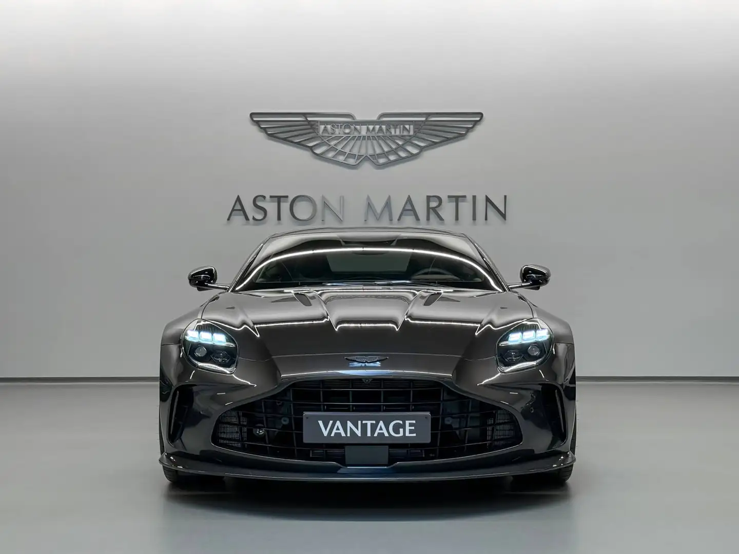 Aston Martin Vantage Coupe | Aston Martin Brussels Silber - 2