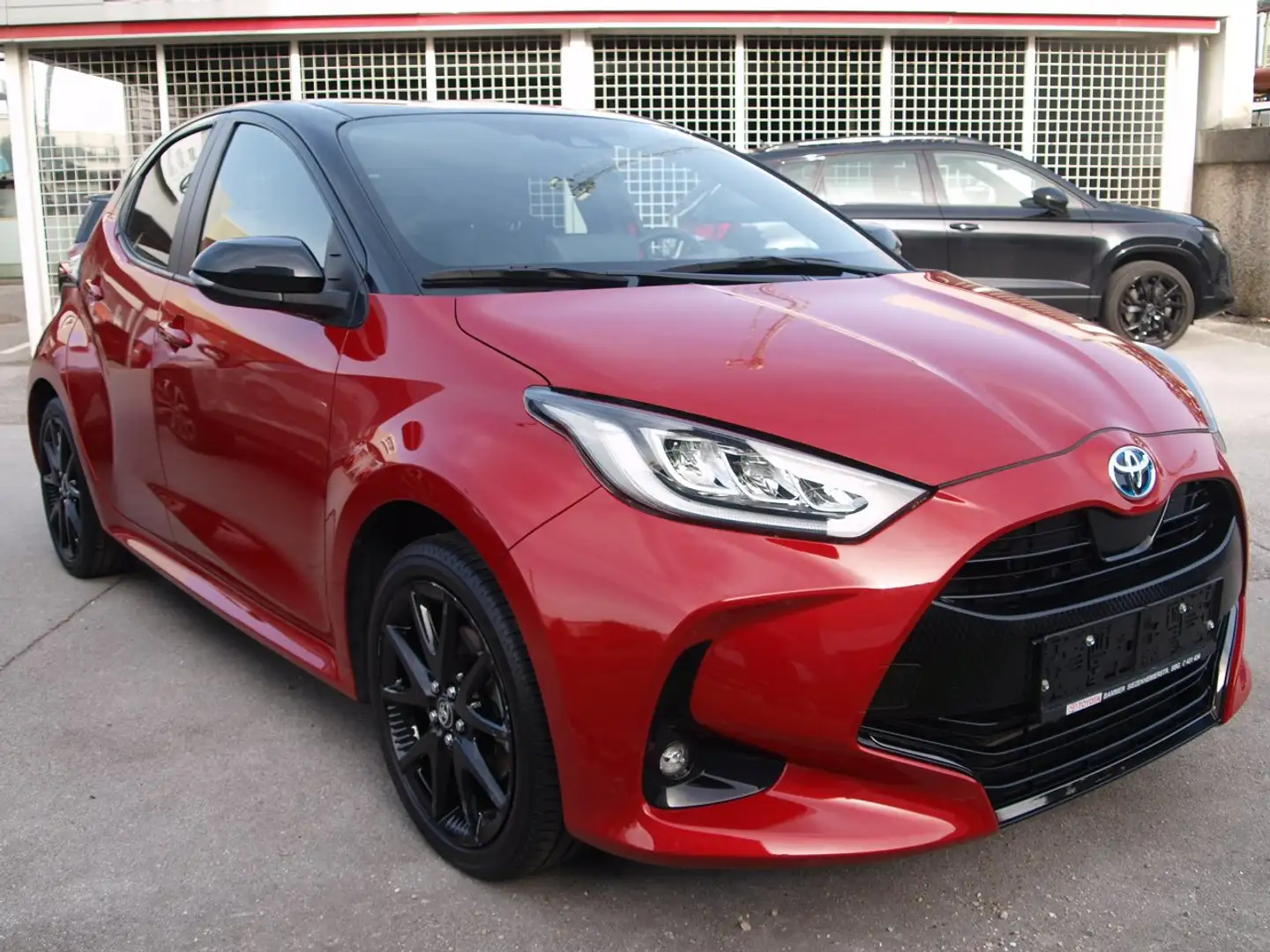 Toyota Yaris 1,5 Hybrid Style Rot - 1