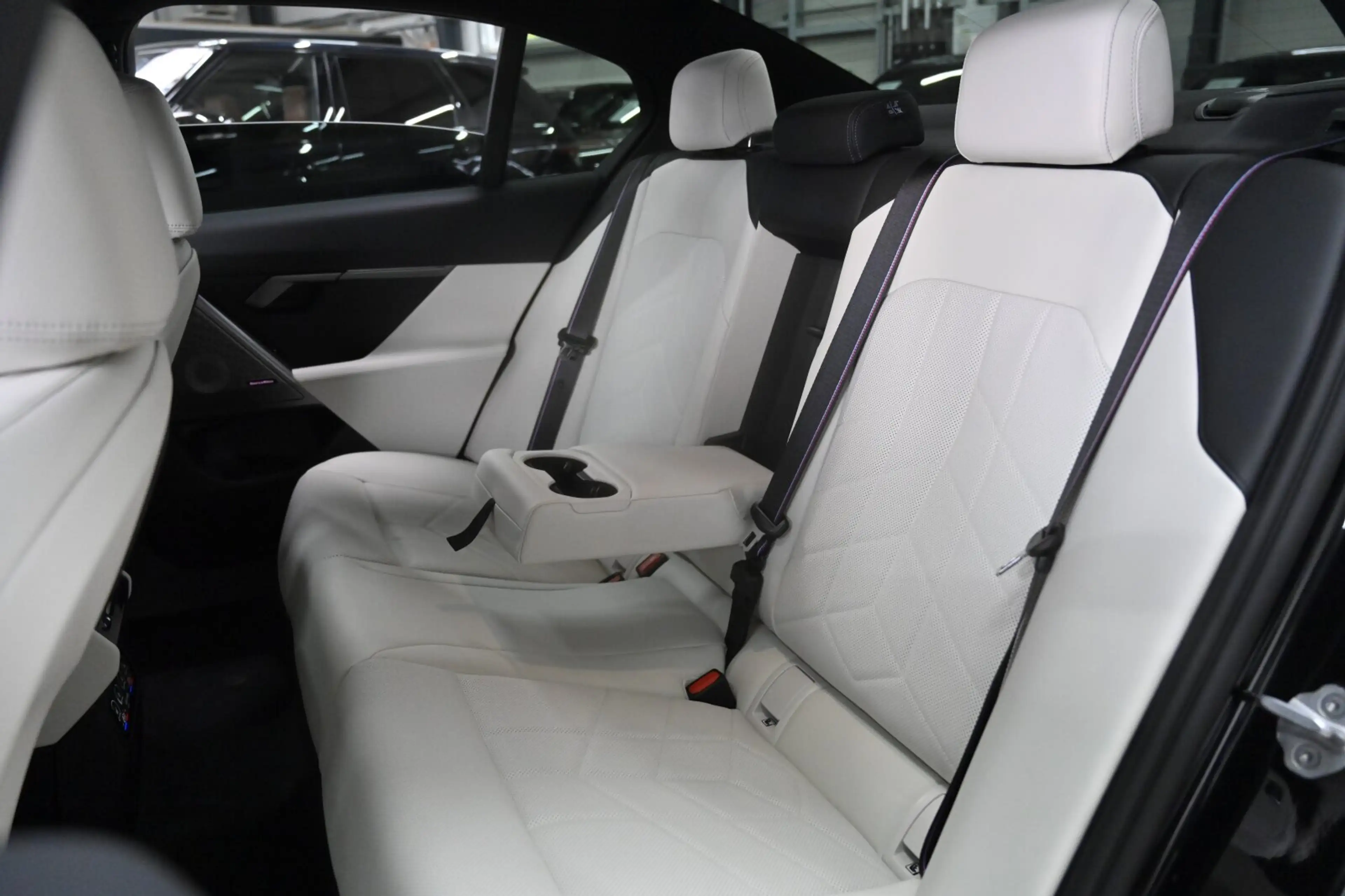 BMW 540 540d xDrive M-Sport PRO PANO*INNO*B&W*CARBON*21' — photo 12