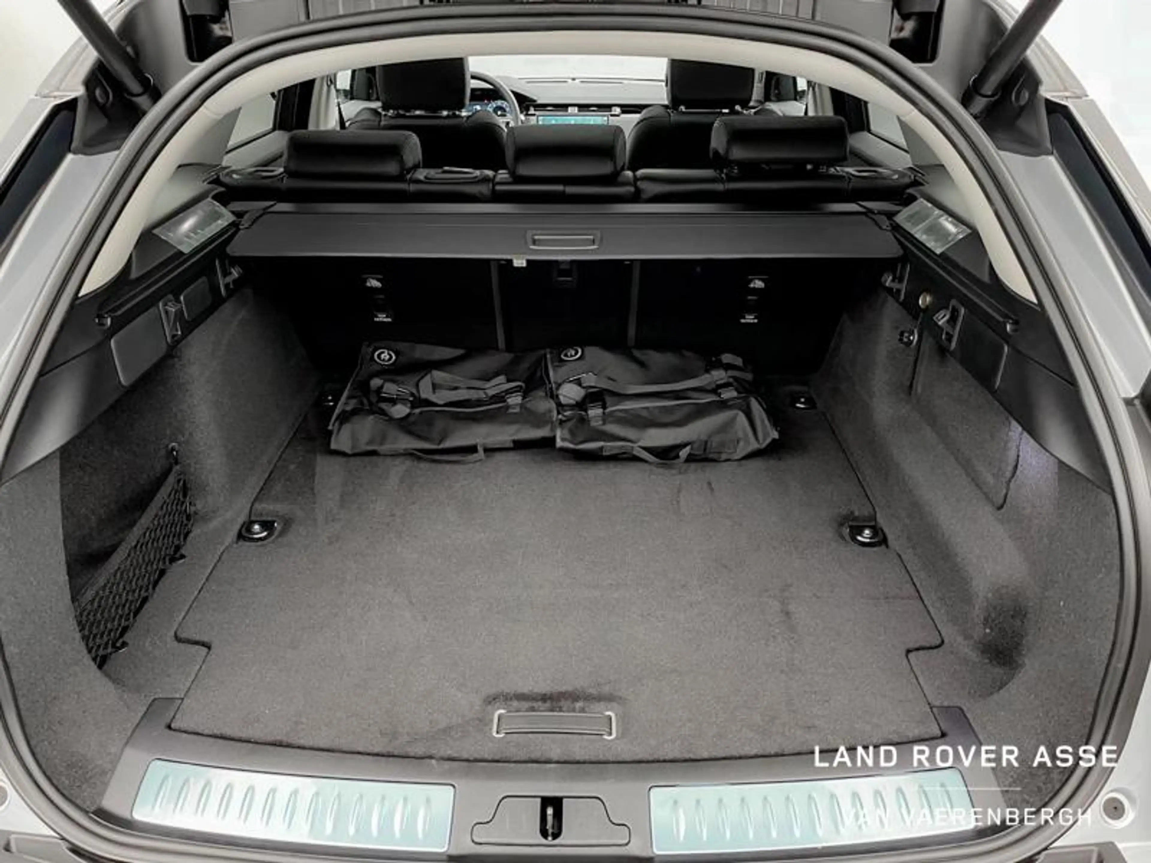 Land Rover Range Rover Velar P400e S AWD — photo 15