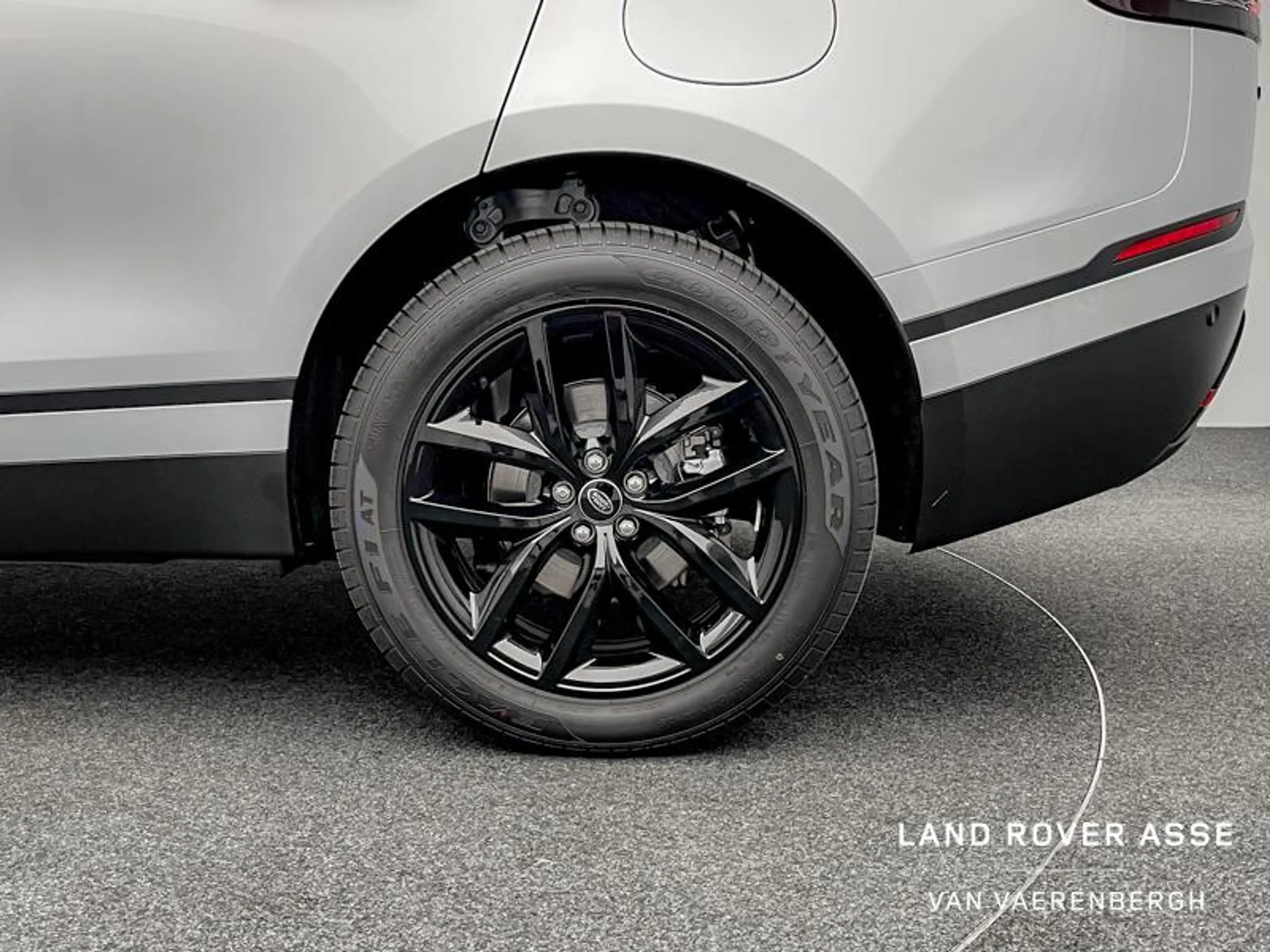 Land Rover Range Rover Velar P400e S AWD — photo 9