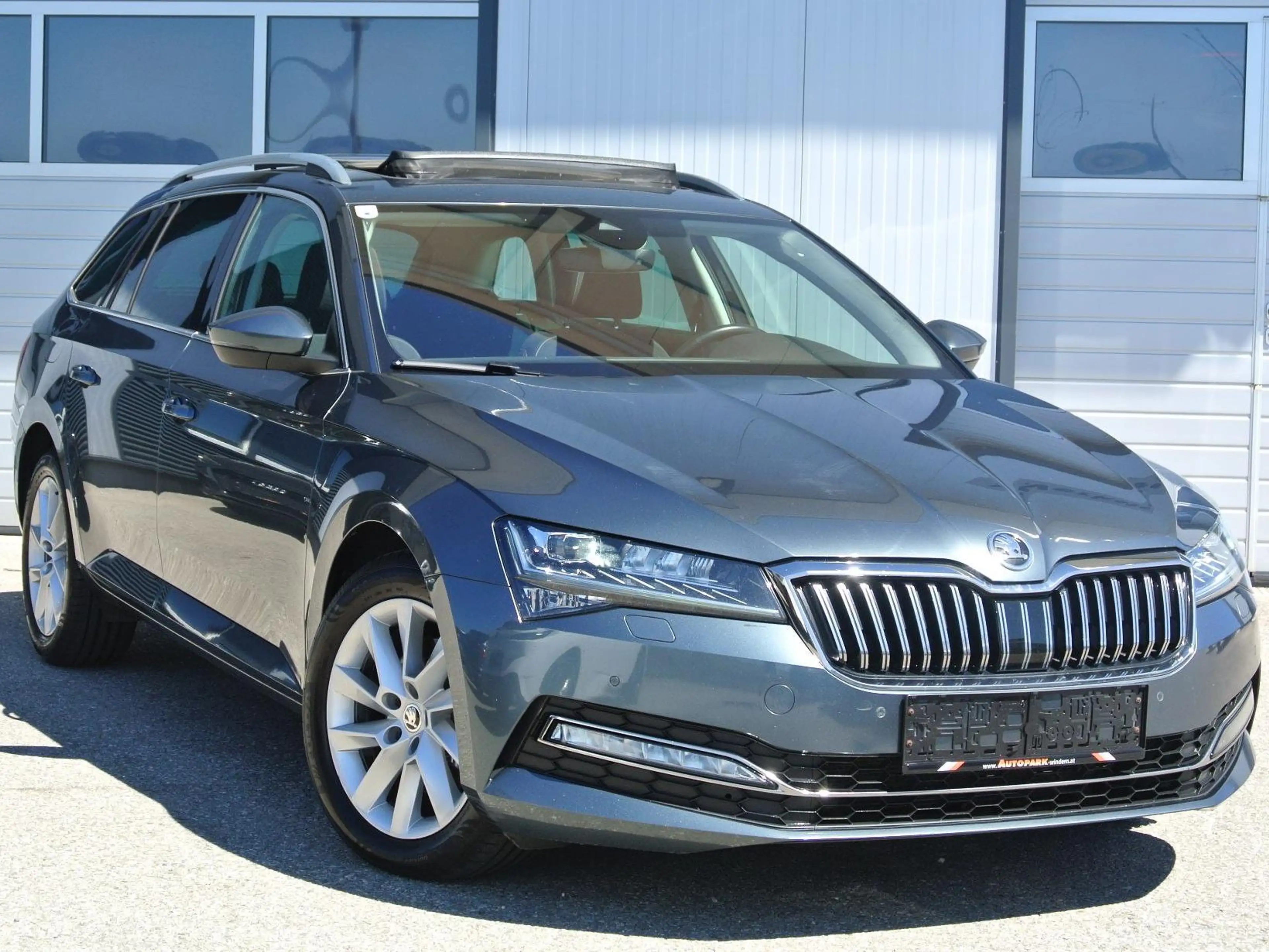 Skoda Superb Kombi 2,0 TDI DSG Style * PANO * LED * KAMERA