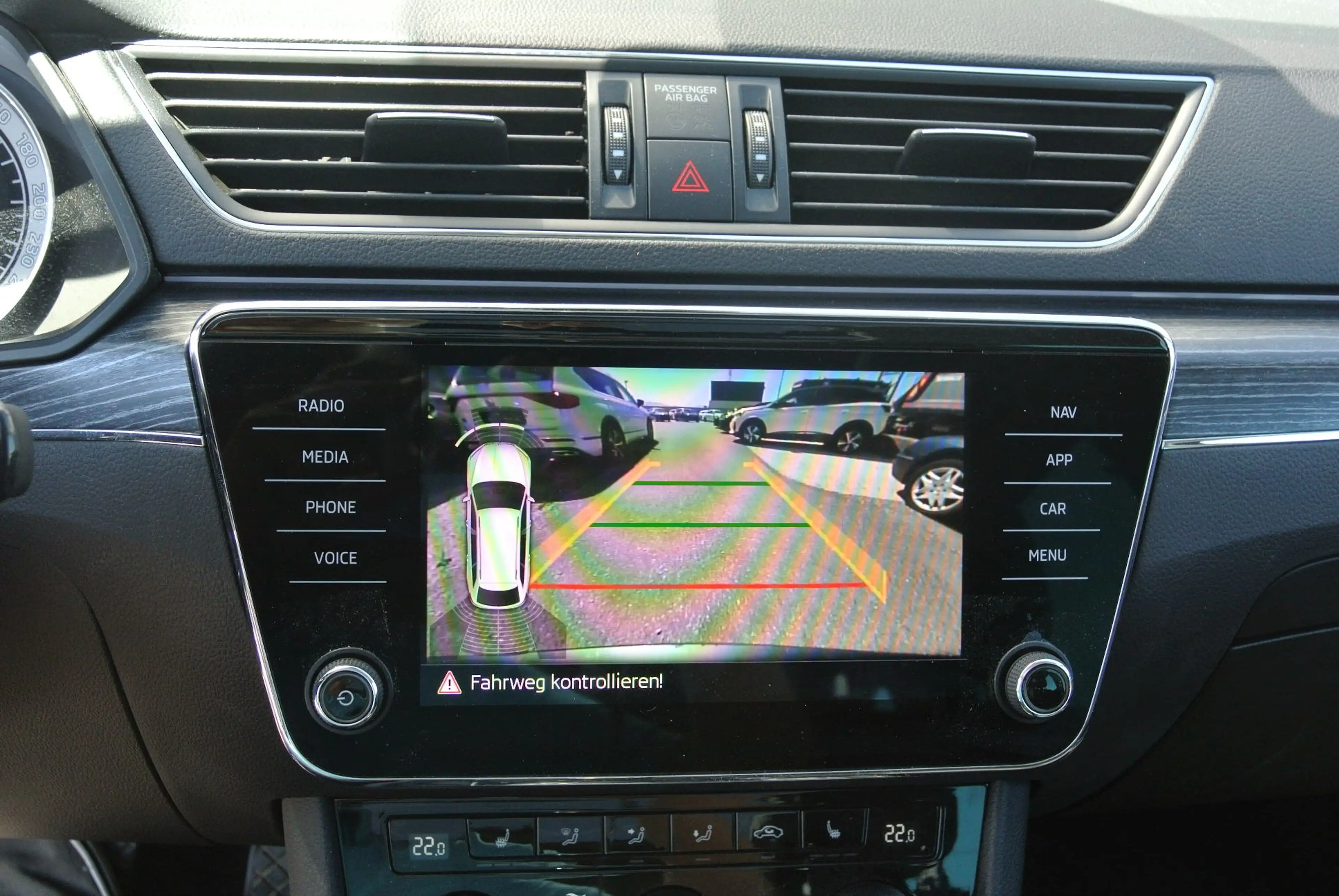 Skoda Superb Kombi 2,0 TDI DSG Style * PANO * LED * KAMERA — photo 10