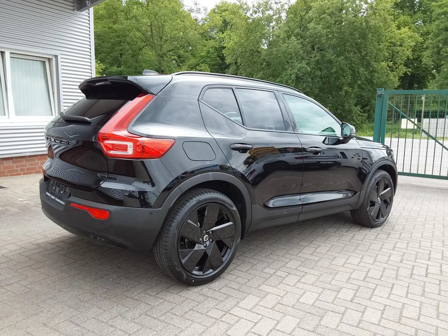 Volvo XC40 B4 2WD Plus Black Edition ACC/SHZ/LED/PDC/KAM/N... Noir - 2