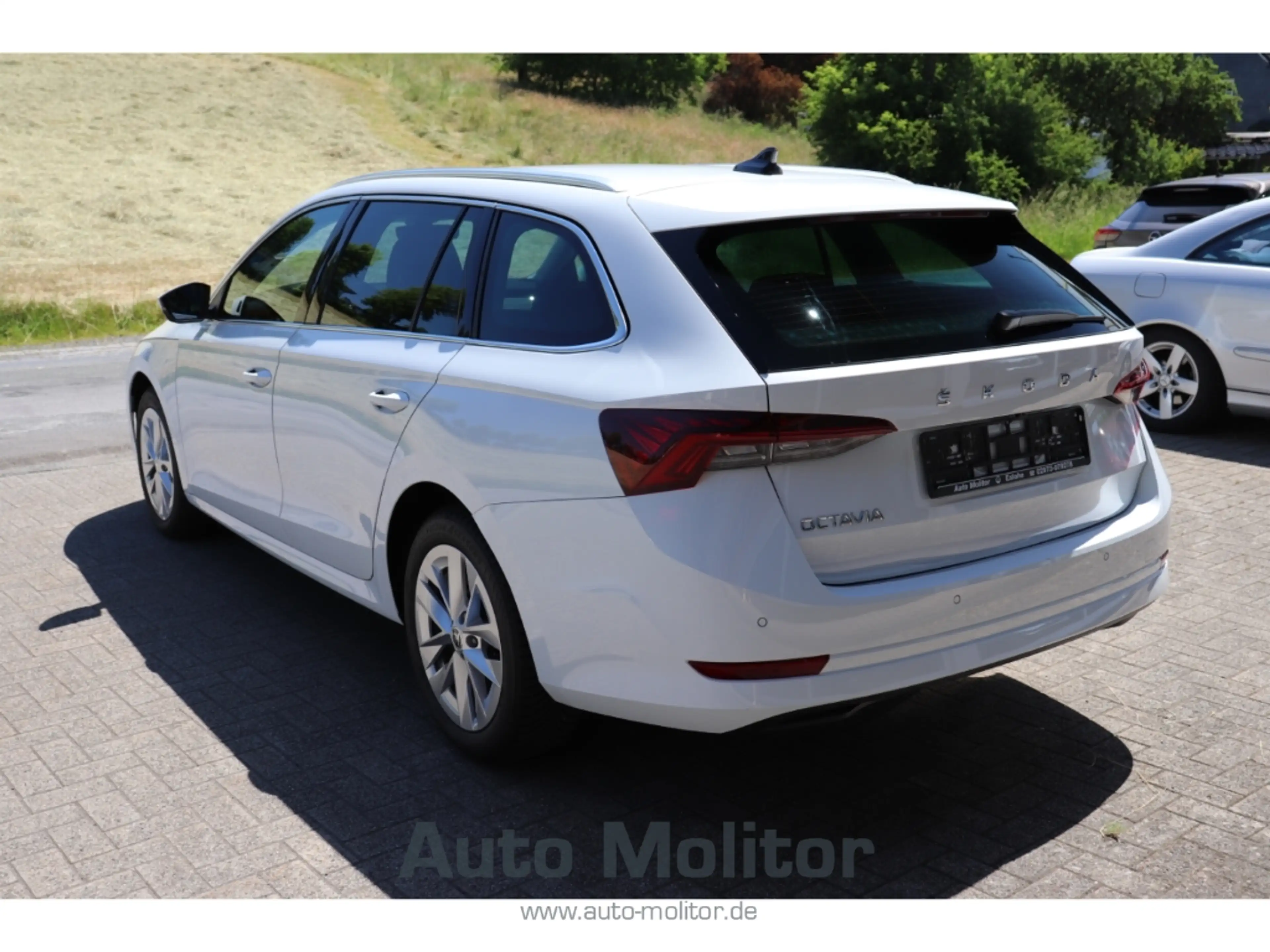 Skoda Octavia Combi Style LED Navi Keyless e-Sitze HUD ACC Rückf — photo 21