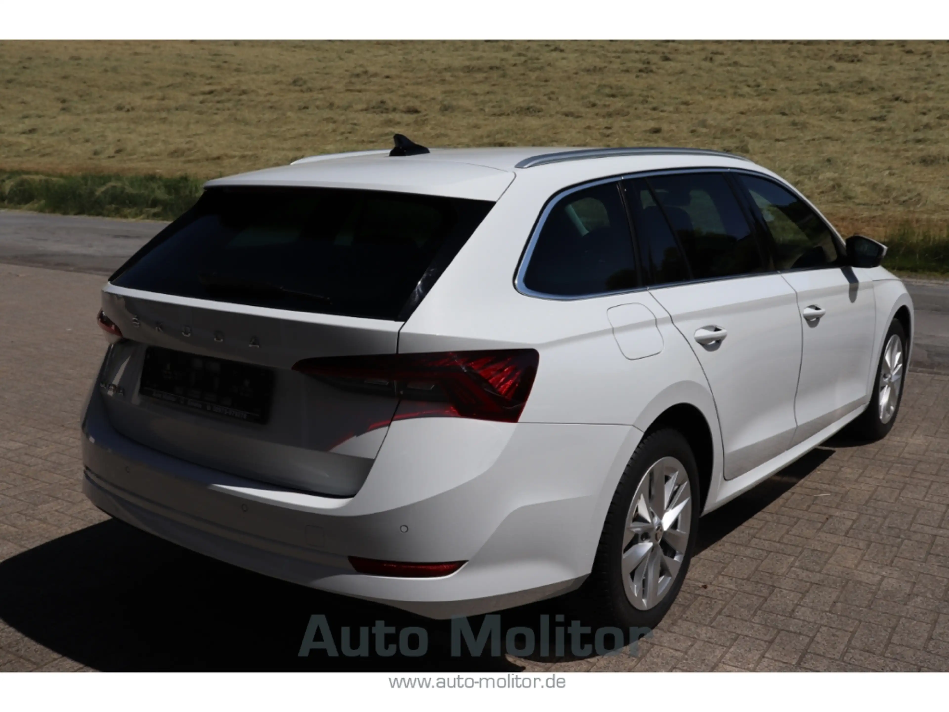 Skoda Octavia Combi Style LED Navi Keyless e-Sitze HUD ACC Rückf — photo 19