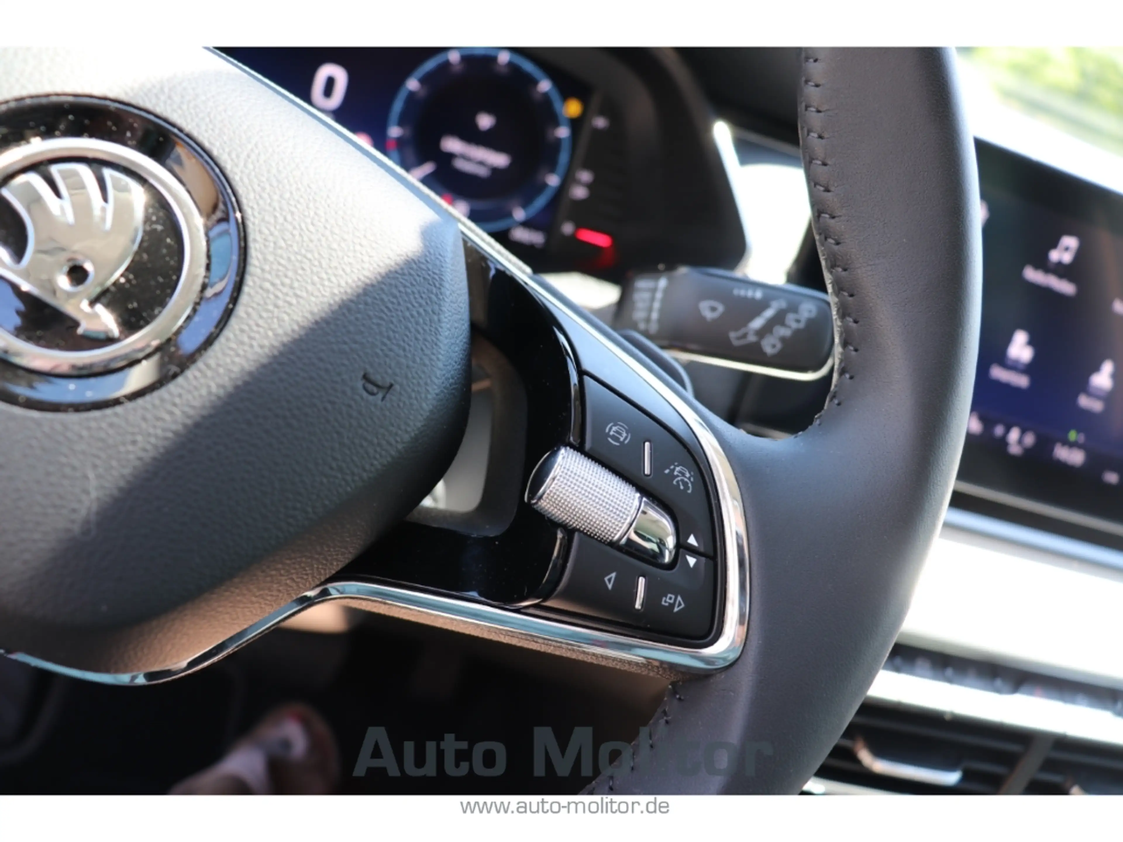 Skoda Octavia Combi Style LED Navi Keyless e-Sitze HUD ACC Rückf — photo 8