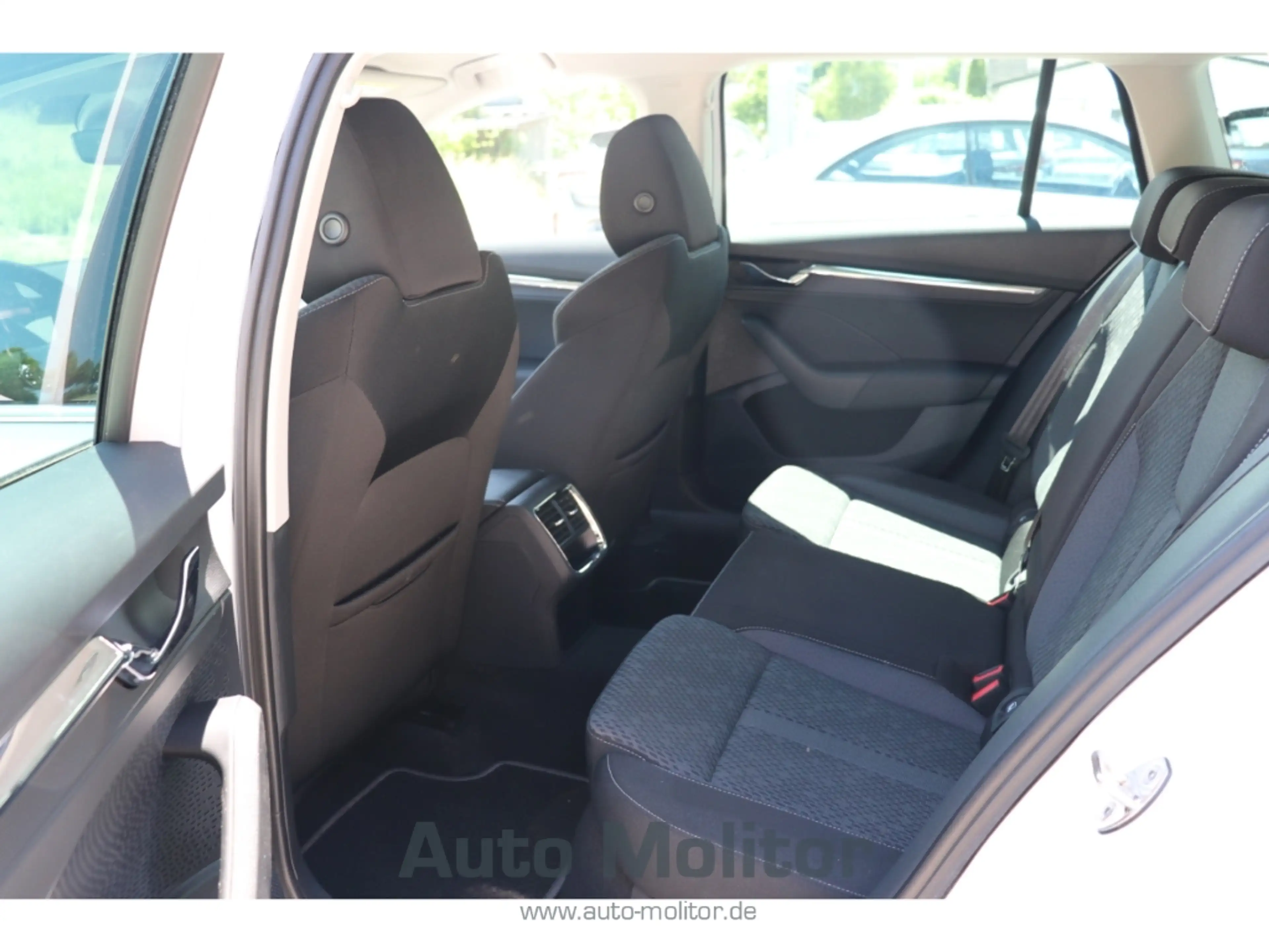 Skoda Octavia Combi Style LED Navi Keyless e-Sitze HUD ACC Rückf — photo 17