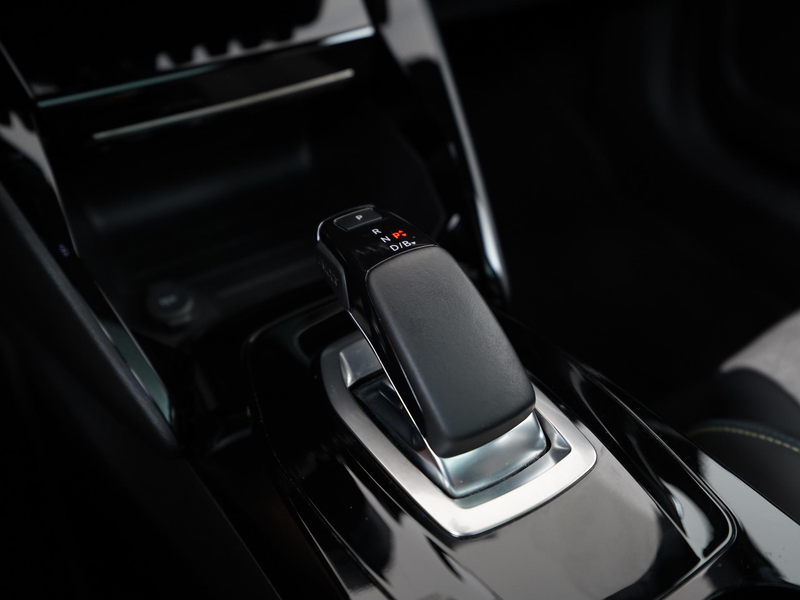 Peugeot e-2008 EV GT Pack 50 kWh 3 Fase | Trekhaak | Panoramadak — photo 11