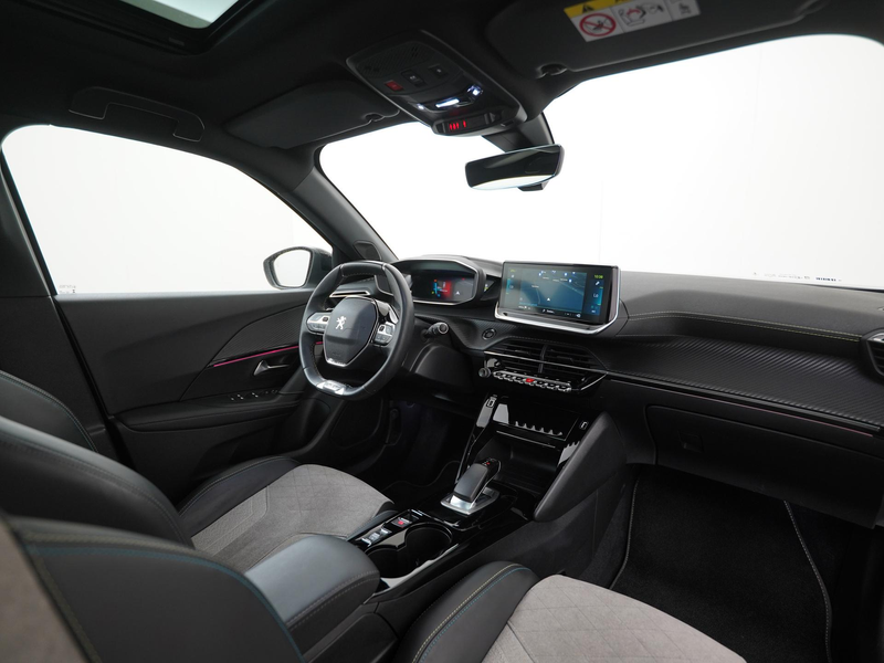 Peugeot e-2008 EV GT Pack 50 kWh 3 Fase | Trekhaak | Panoramadak — photo 2