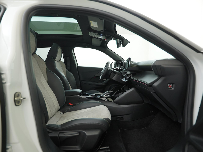Peugeot e-2008 EV GT Pack 50 kWh 3 Fase | Trekhaak | Panoramadak — photo 3