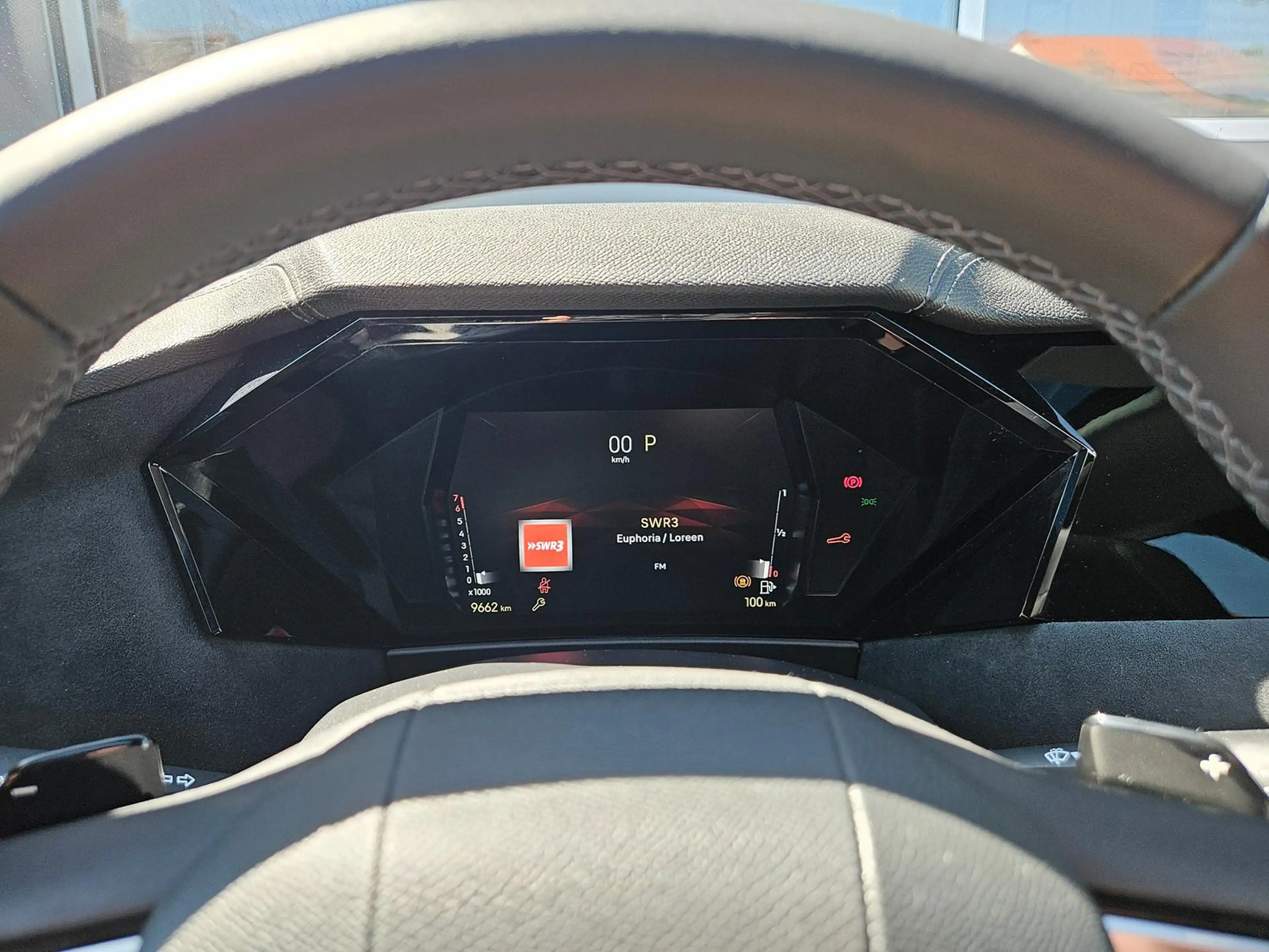 DS Automobiles DS 4 Étoile Alcantara PT130 EAT8 Pano-Dach*HUD*LED — photo 11