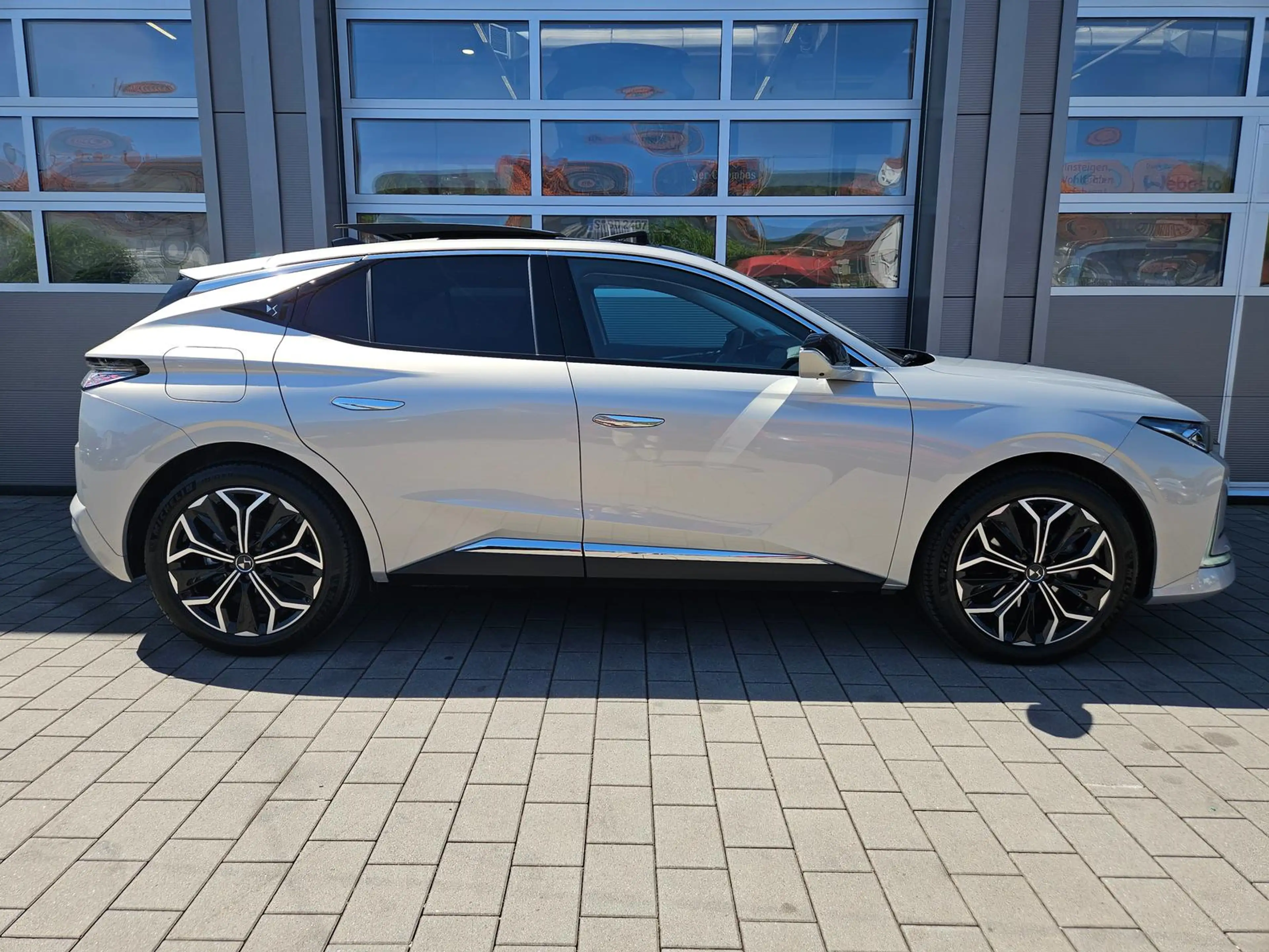 DS Automobiles DS 4 Étoile Alcantara PT130 EAT8 Pano-Dach*HUD*LED — photo 3