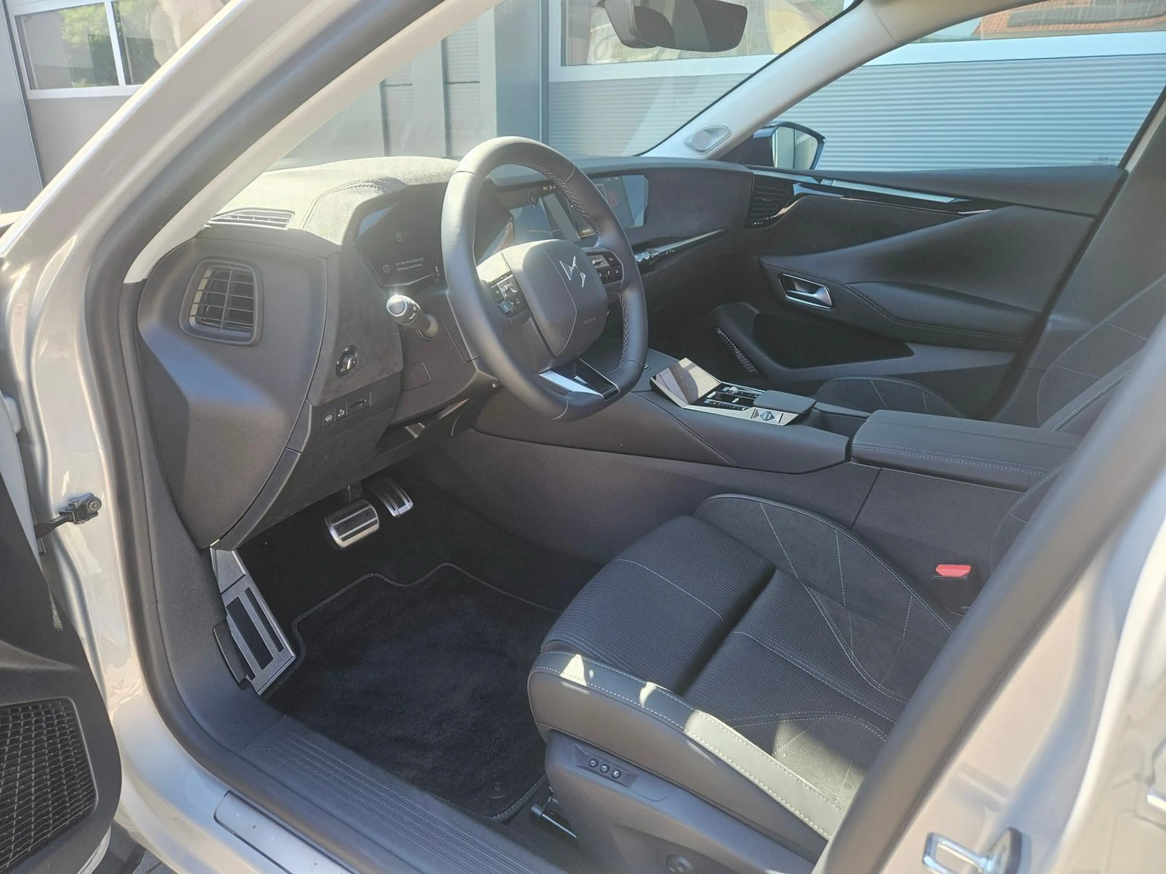 DS Automobiles DS 4 Étoile Alcantara PT130 EAT8 Pano-Dach*HUD*LED — photo 8