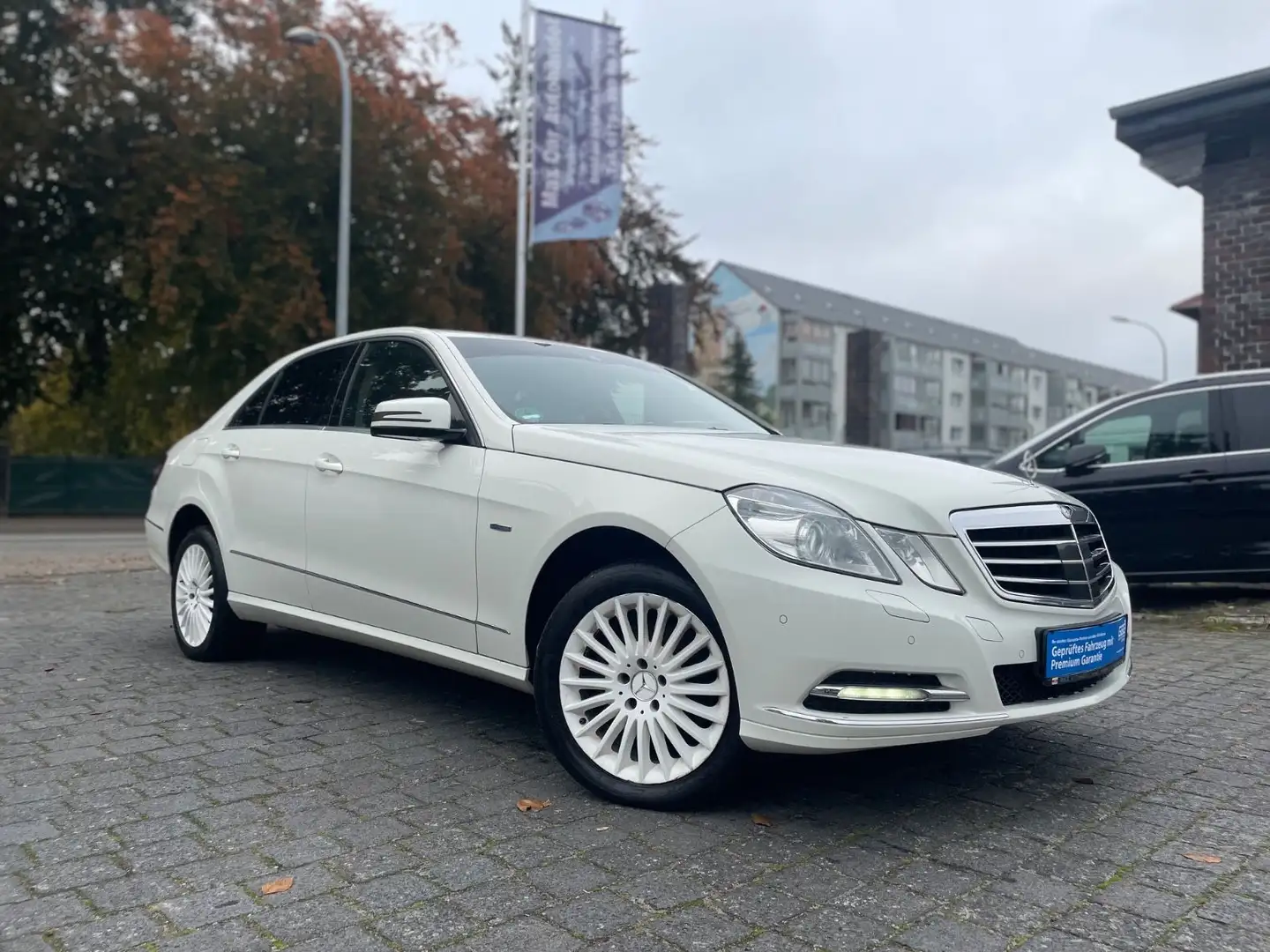 Mercedes-Benz E 350 E -Klasse Lim. E 350 CDI BlueEfficiency Weiß - 1