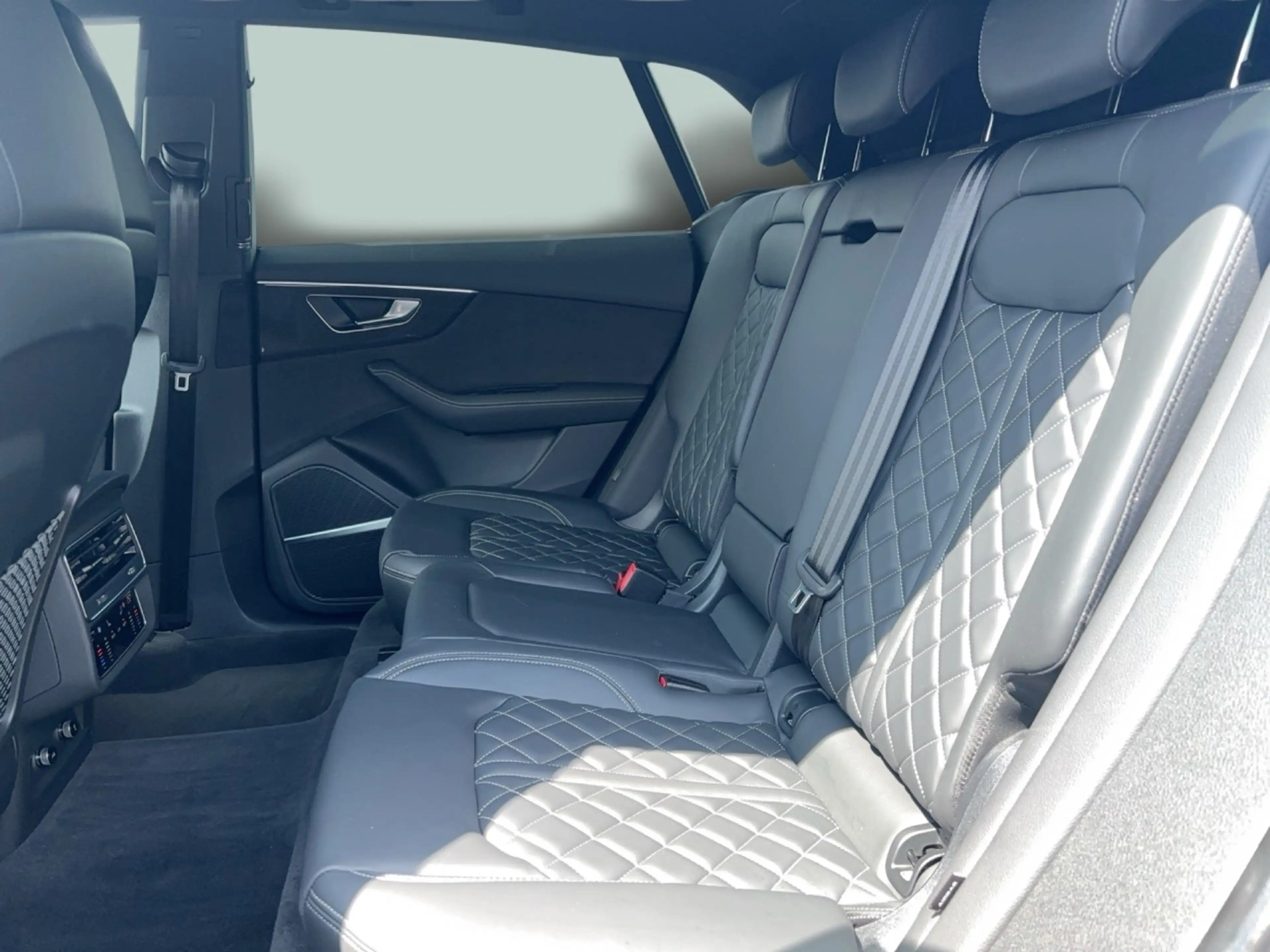 Audi SQ8 4.0 TFSI competition plus MLED LM22 Leder Klima — photo 12