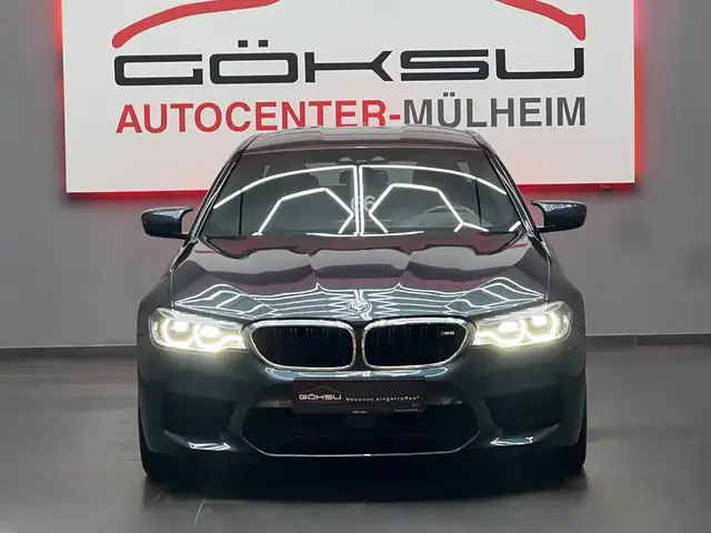 BMW M5 view 3