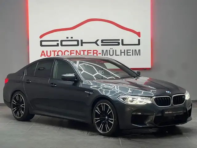 BMW M5 view 4