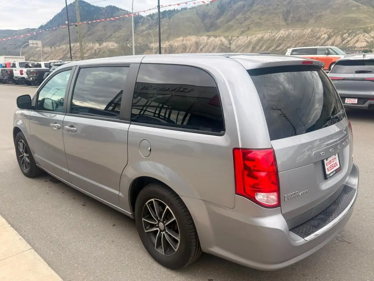 Dodge Grand Caravan photo Dodge Grand Caravan