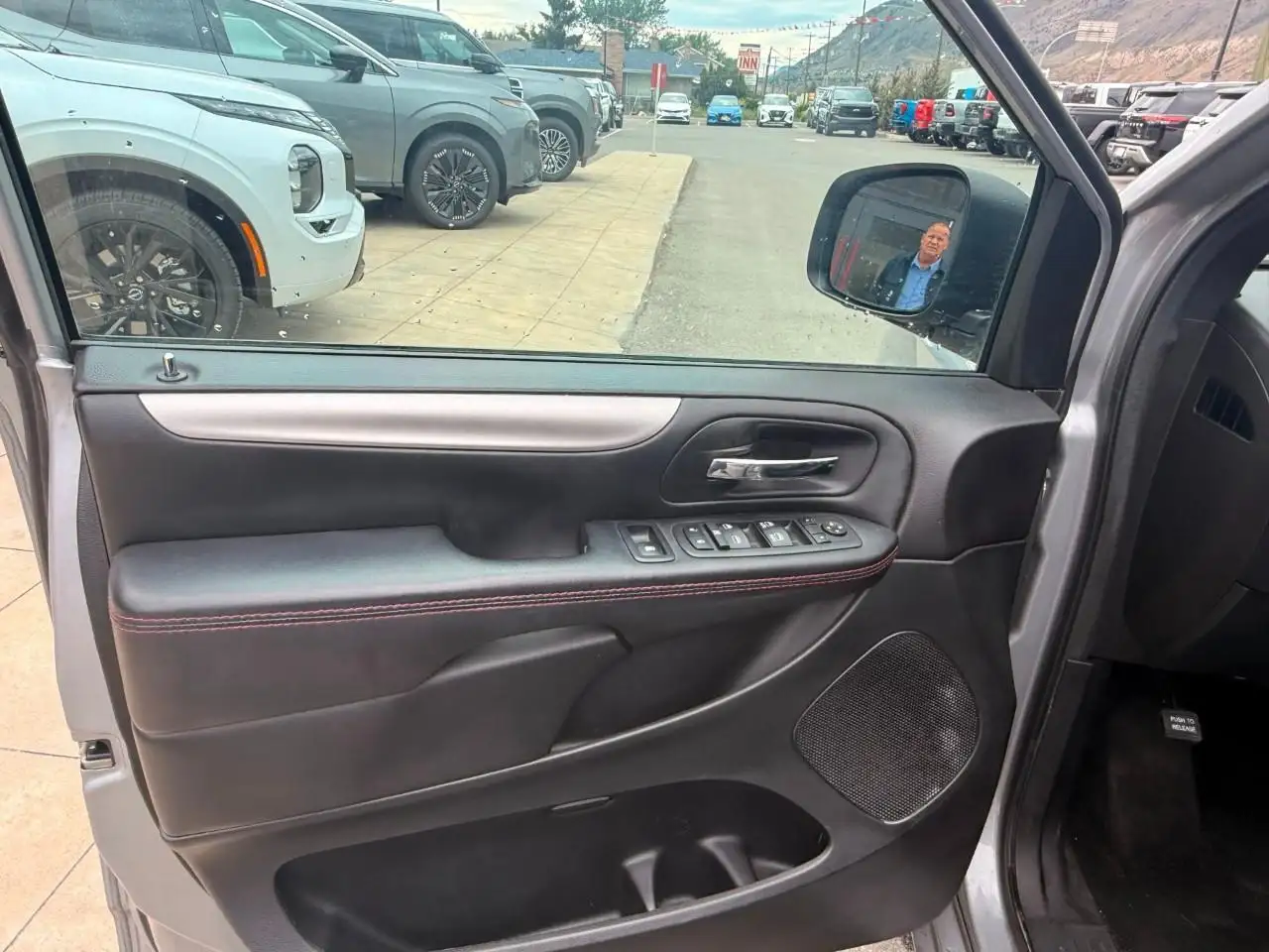 Dodge Grand Caravan photo Dodge Grand Caravan