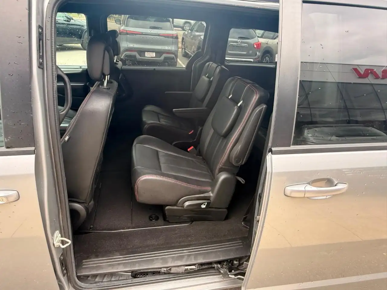 Dodge Grand Caravan photo Dodge Grand Caravan