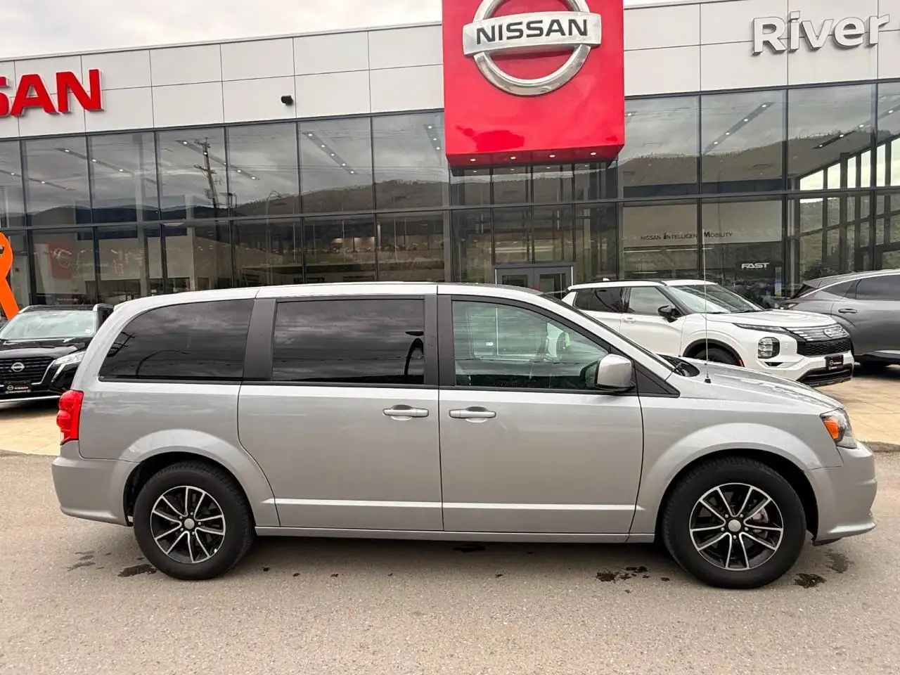 Dodge Grand Caravan photo Dodge Grand Caravan
