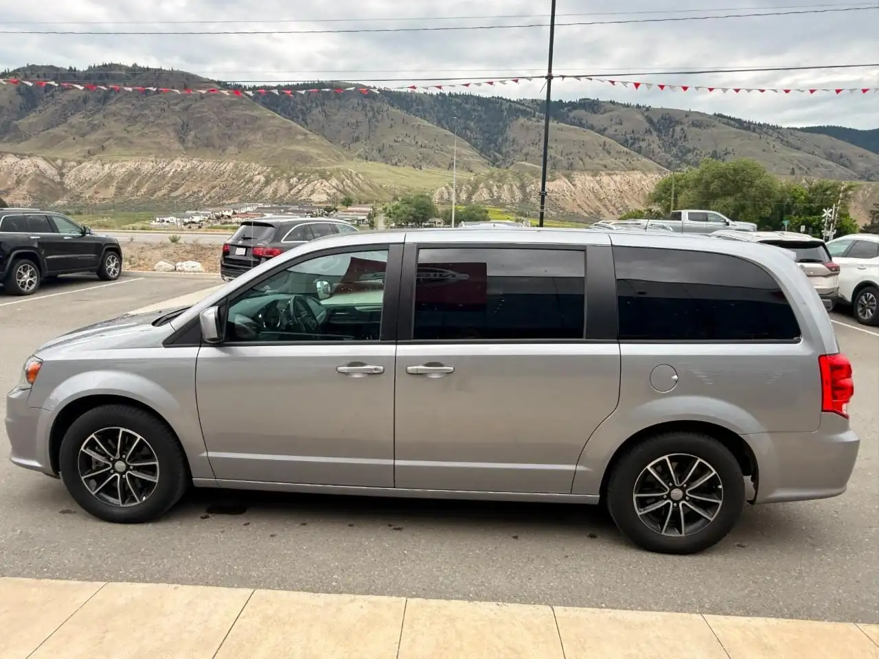 Dodge Grand Caravan photo Dodge Grand Caravan