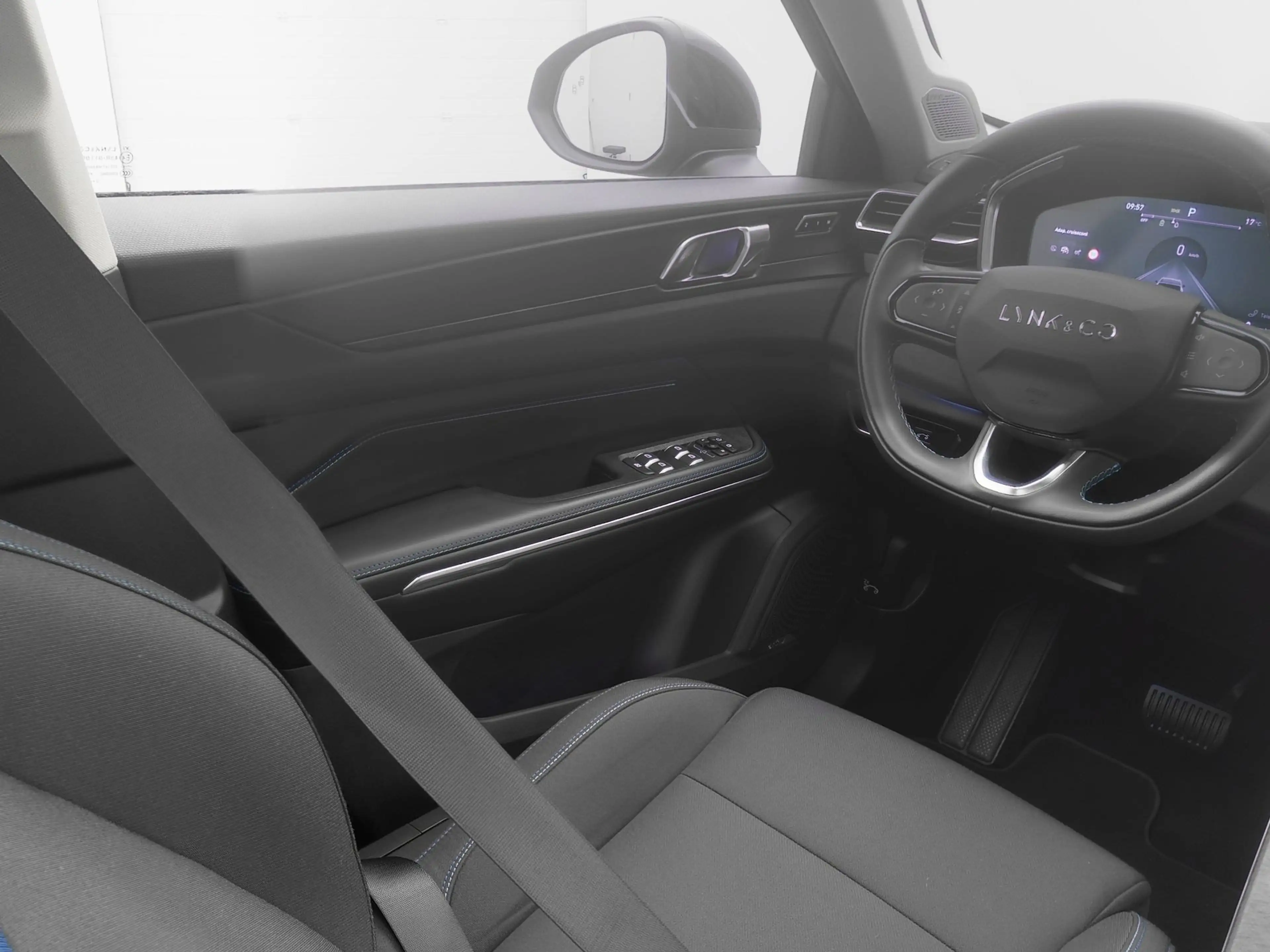 Lynk & Co 01 1.5 Plug-in Hybrid | 360° | BLACK | NLD AUTO — photo 11