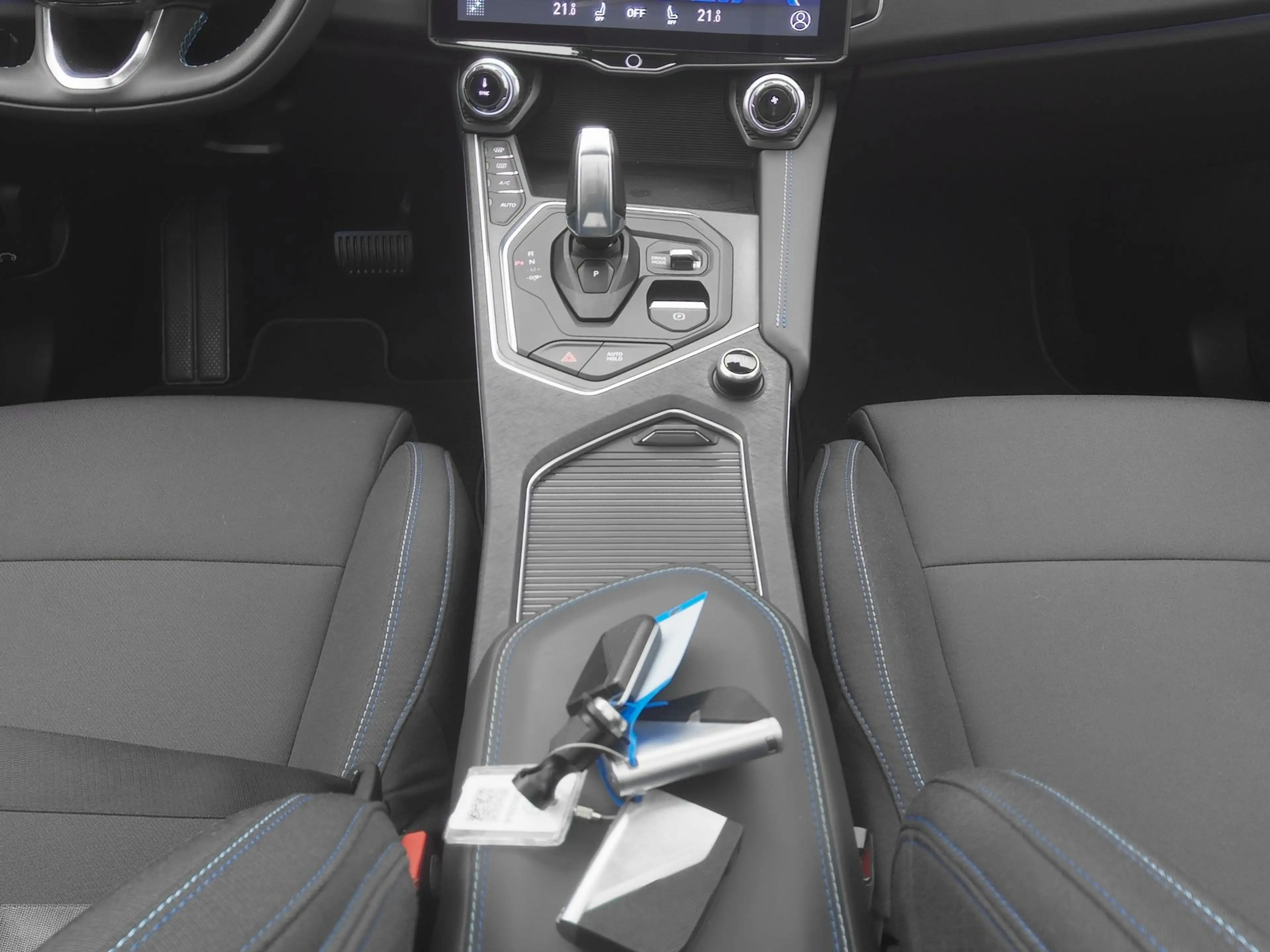 Lynk & Co 01 1.5 Plug-in Hybrid | 360° | BLACK | NLD AUTO — photo 12