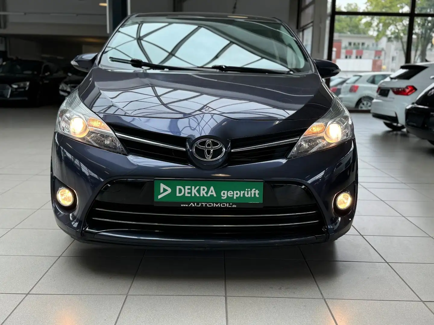 Toyota Verso SkyView Edition 1.6D-4D Multifunkt. AHK Paars - 2