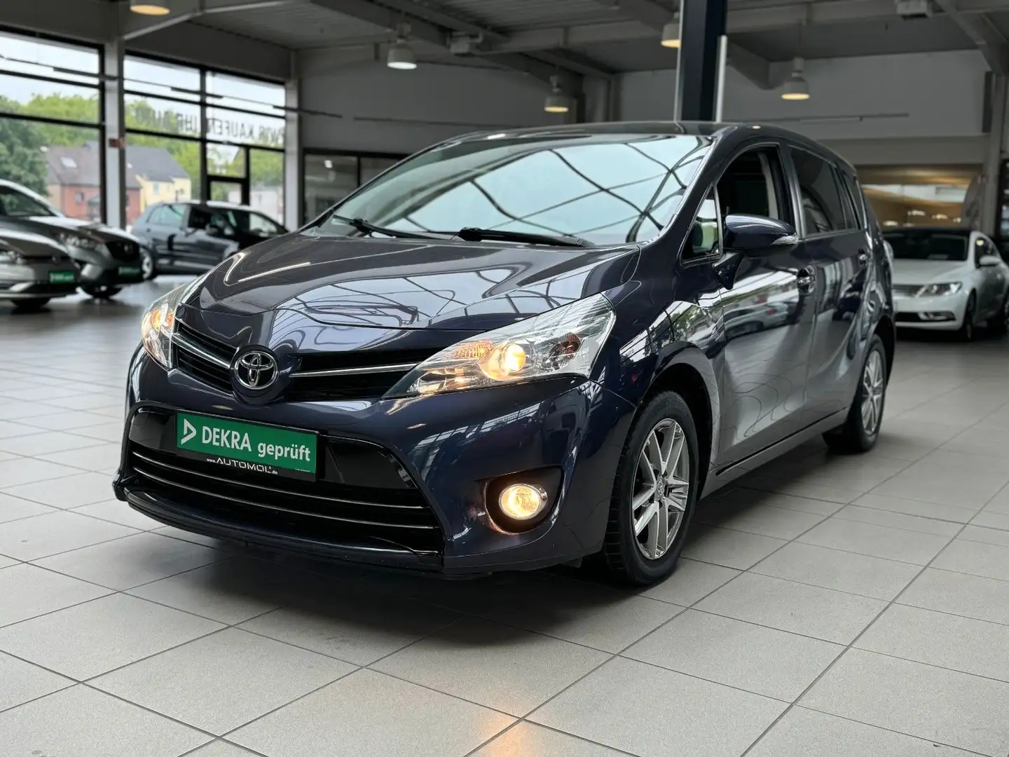 Toyota Verso SkyView Edition 1.6D-4D Multifunkt. AHK Paars - 1