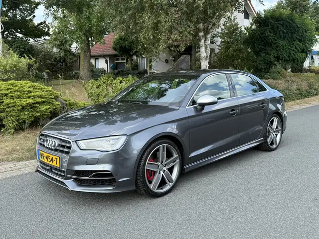 Audi S3 Limousine 2.0 TFSI quattro 300PK Automaat•Leder