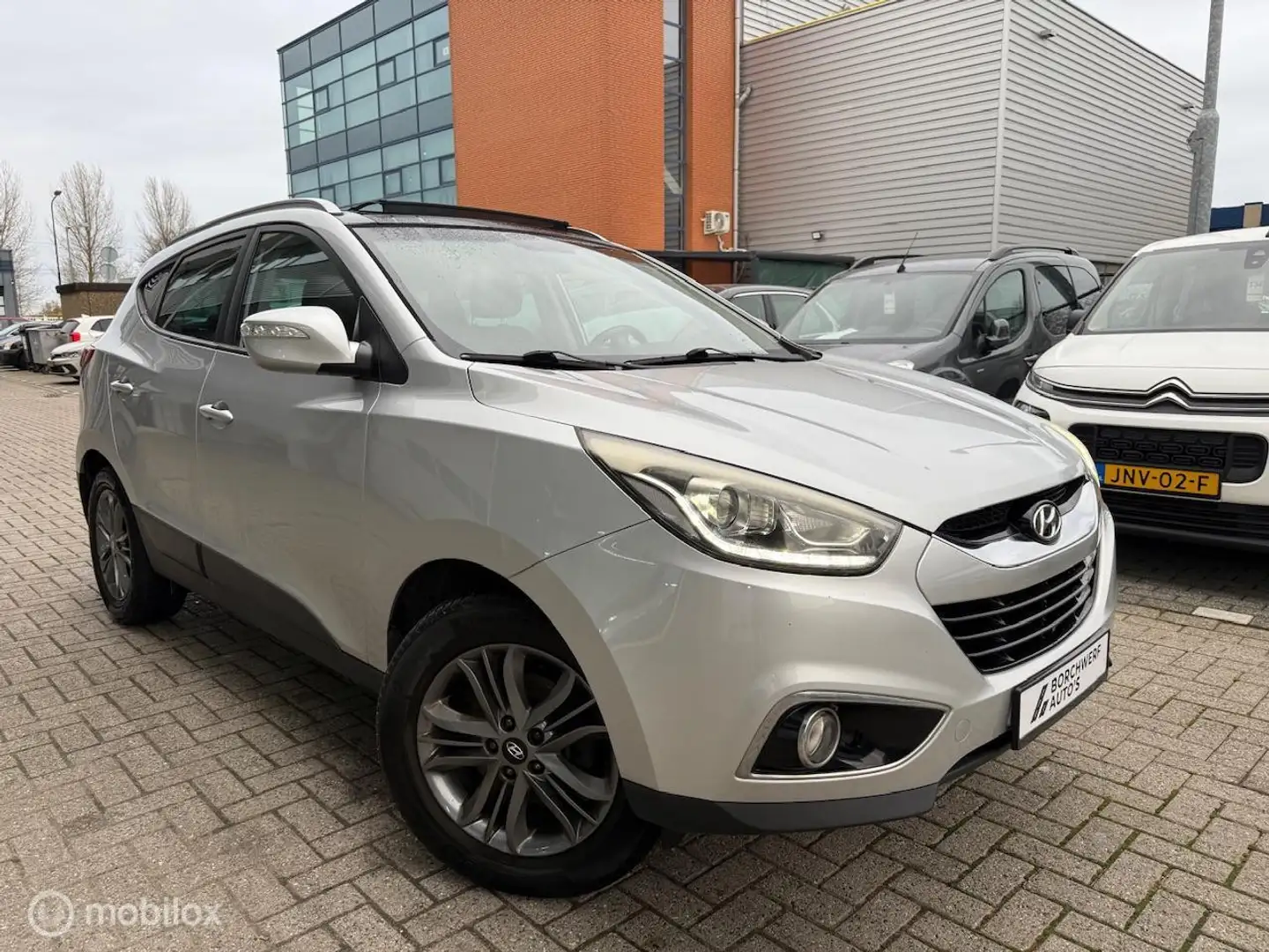 Hyundai iX35 1.6 BENZINE | PANORAMADAK | NAVI | NETTE STAAT - 2