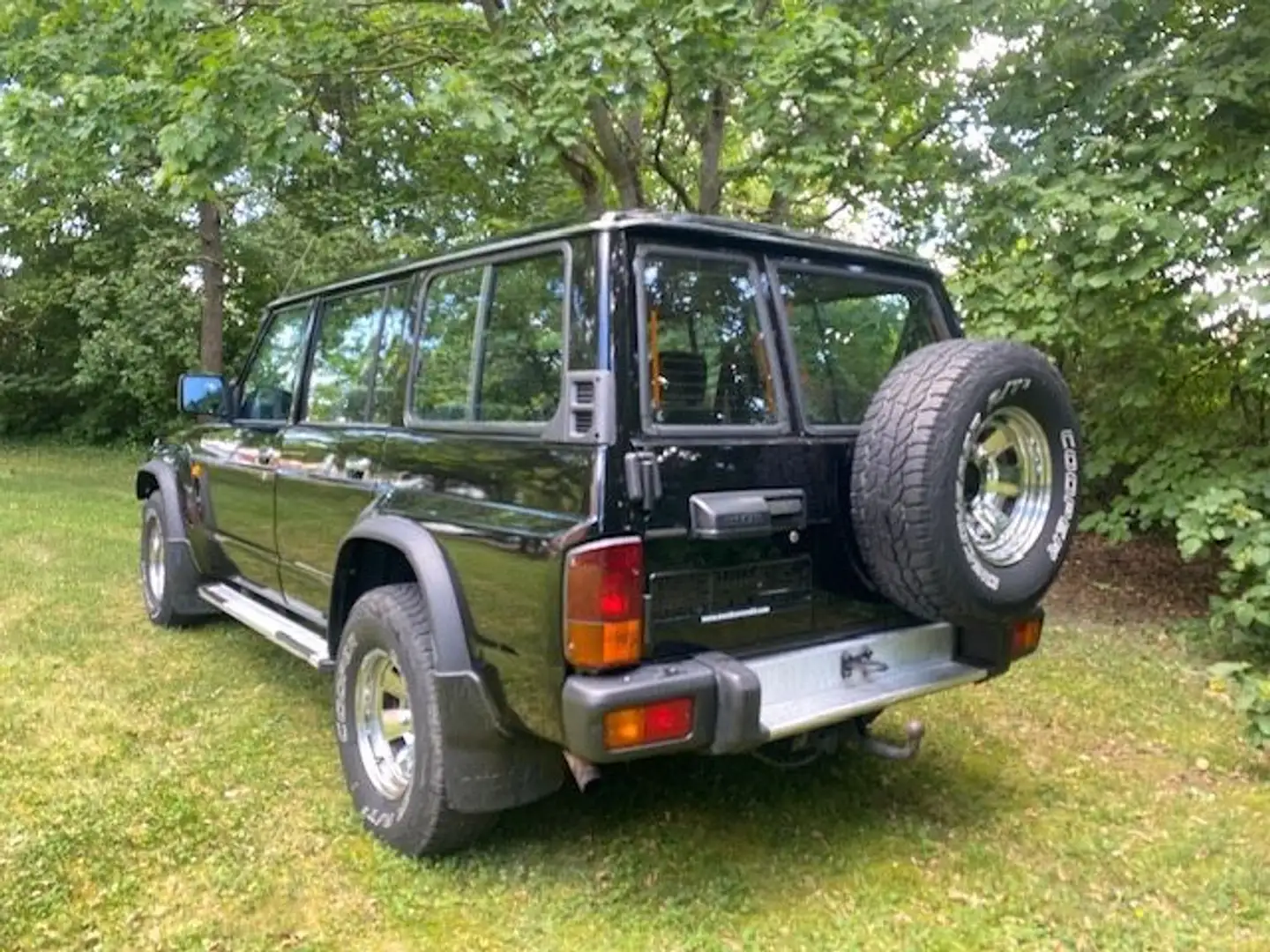 Nissan Patrol 2.8 TD GR Y 60 Station, LWB, Klima! Schwarz - 2