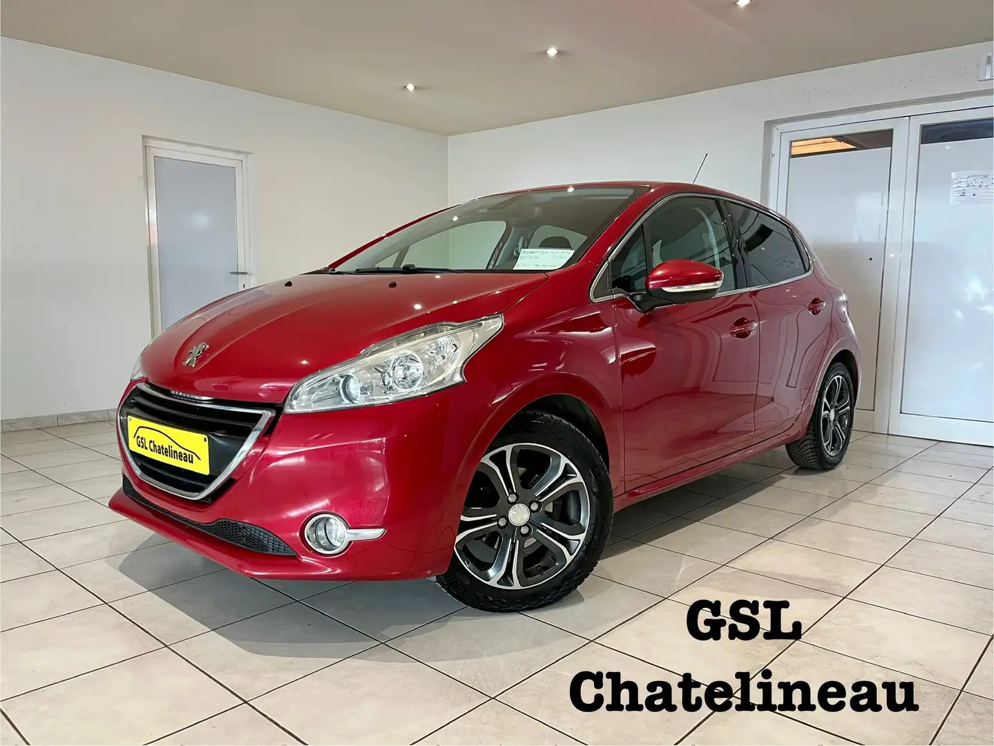 Peugeot 208 1.2i 82cv Rouge 5 portes Airco/Cruise/Capteur Rot - 1