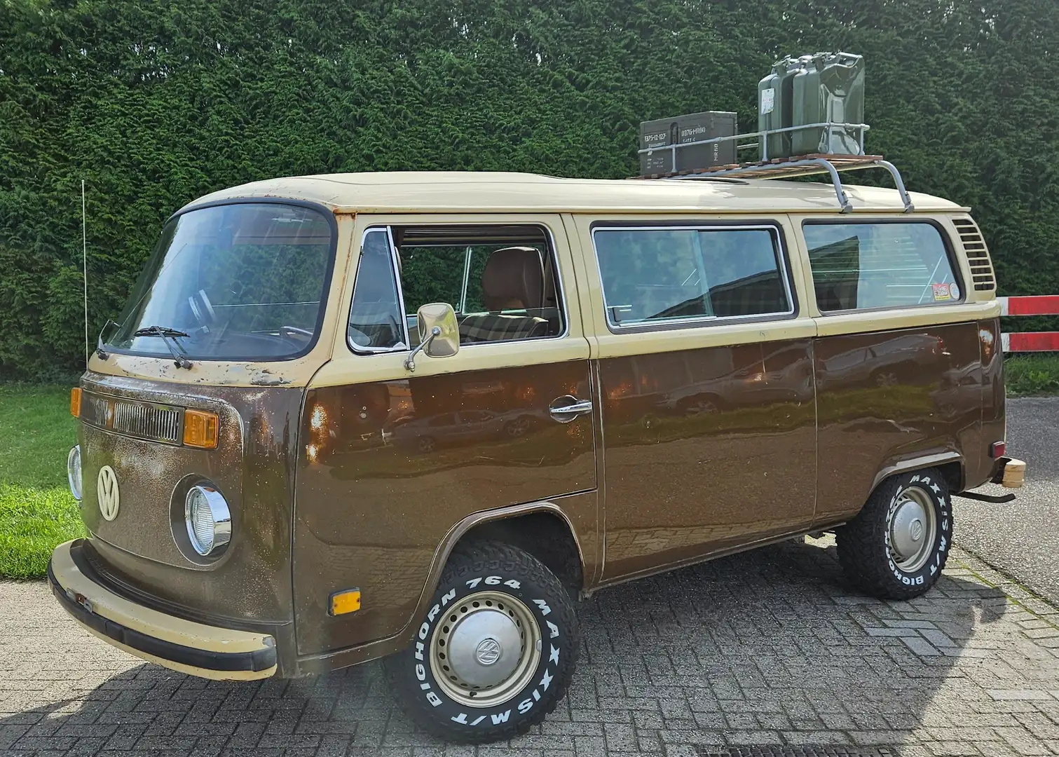 Volkswagen T2 microbus / camper Brown - 1
