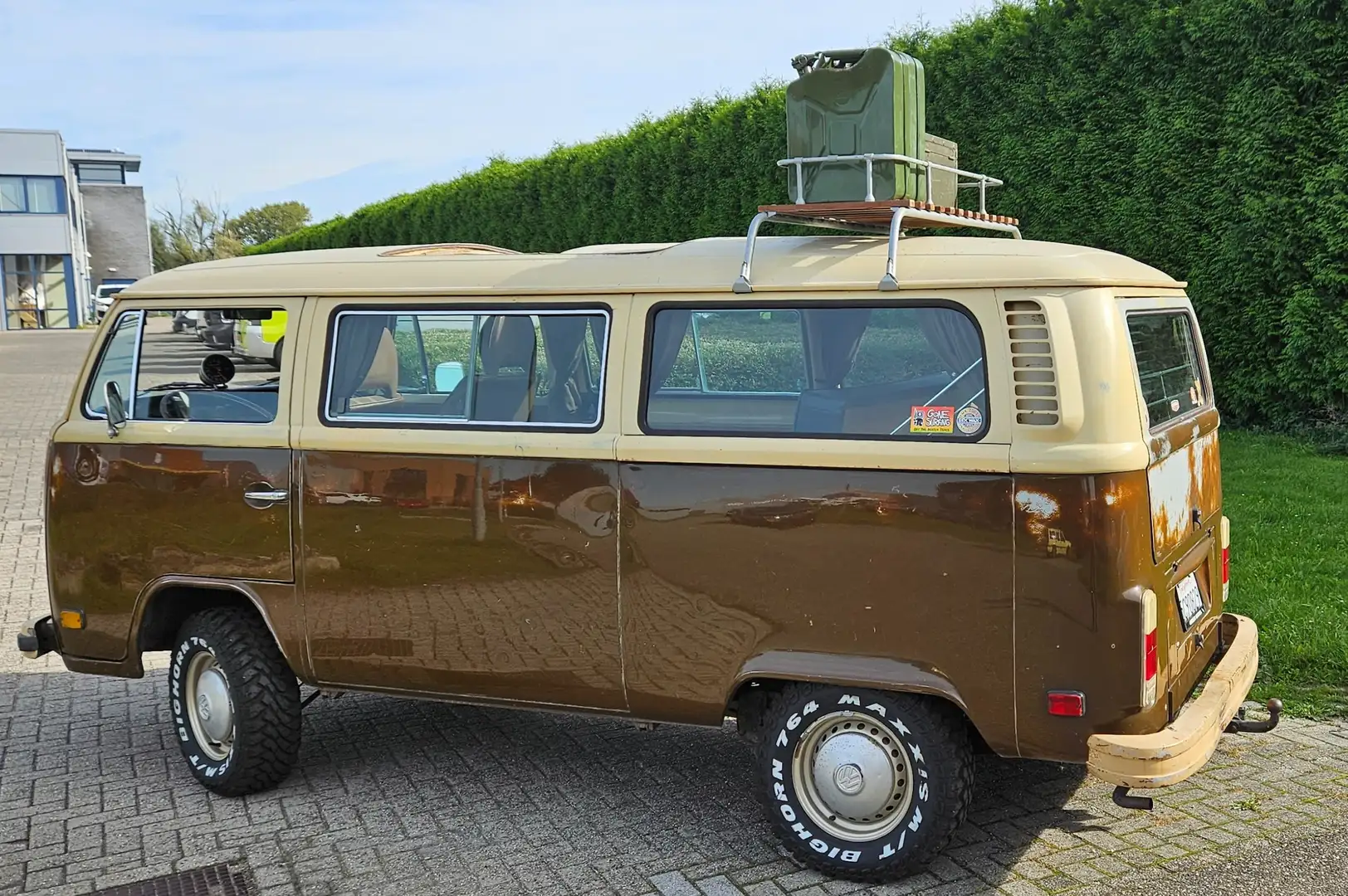 Volkswagen T2 microbus / camper Brown - 2