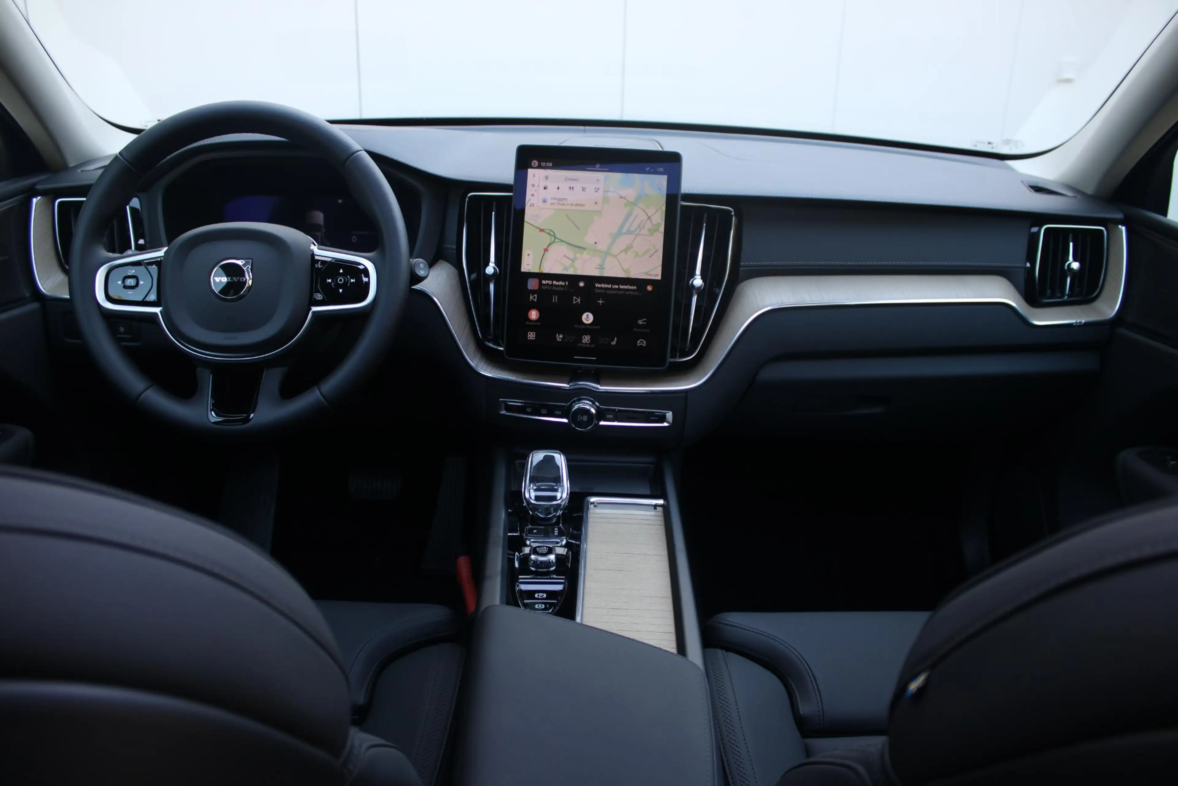 Volvo XC60 T6 Plug-in hybrid AWD Ultra Dark | Luchtvering | P — photo 3