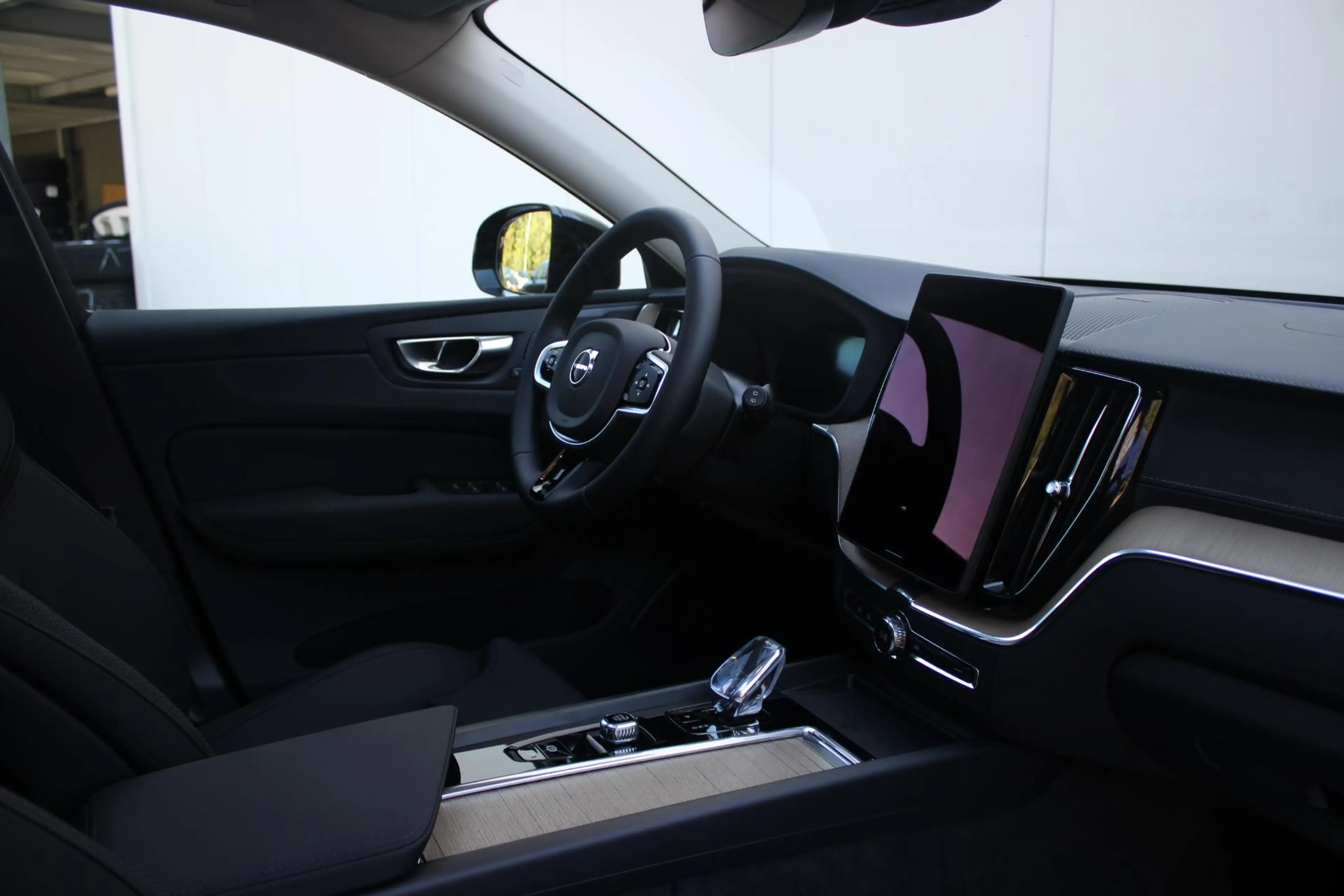 Volvo XC60 T6 Plug-in hybrid AWD Ultra Dark | Luchtvering | P — photo 4