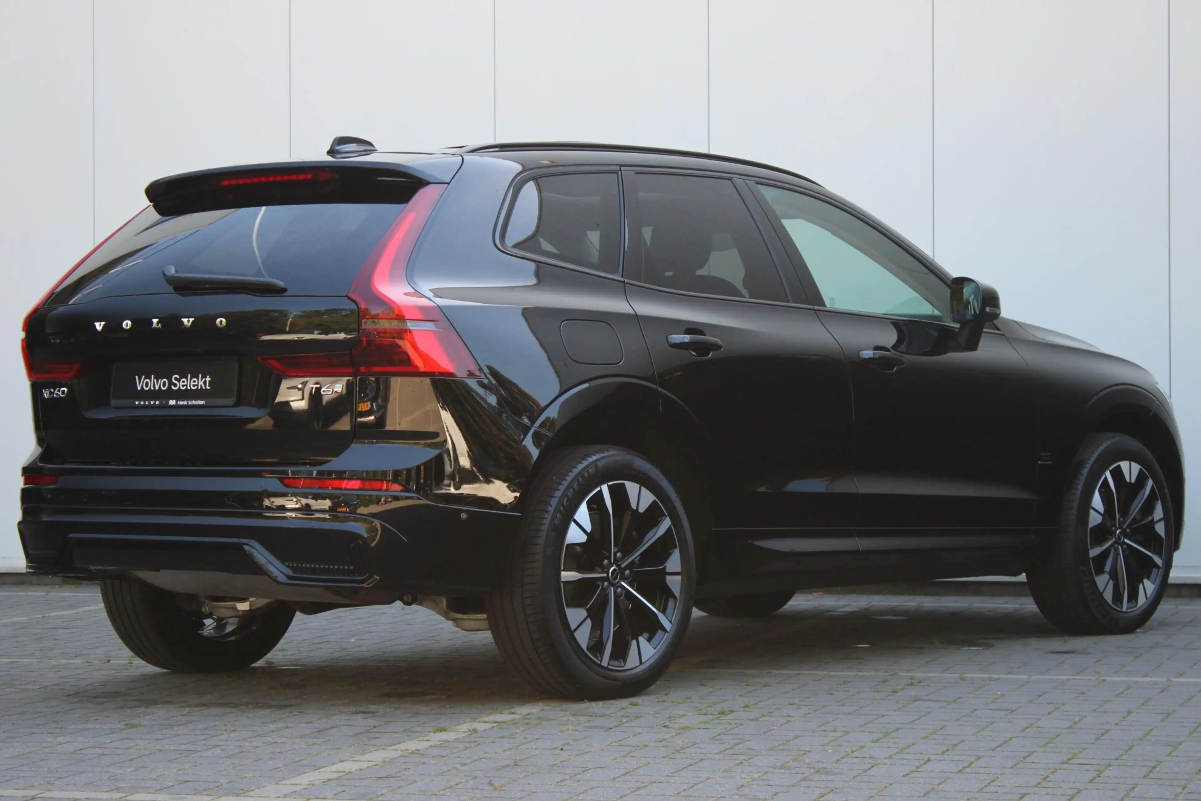 Volvo XC60 T6 Plug-in hybrid AWD Ultra Dark | Luchtvering | P — photo 2