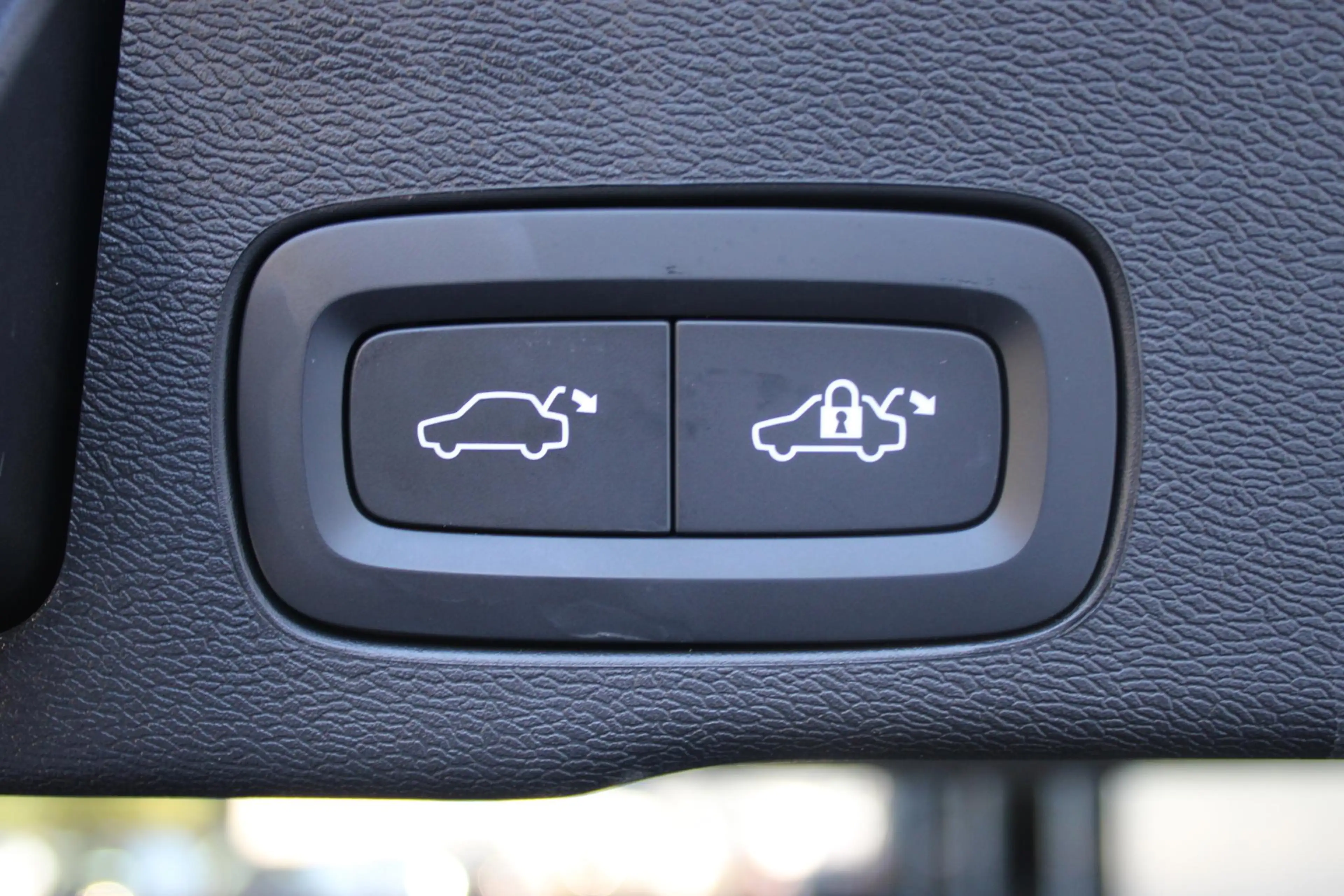 Volvo XC60 T6 Plug-in hybrid AWD Ultra Dark | Luchtvering | P — photo 8