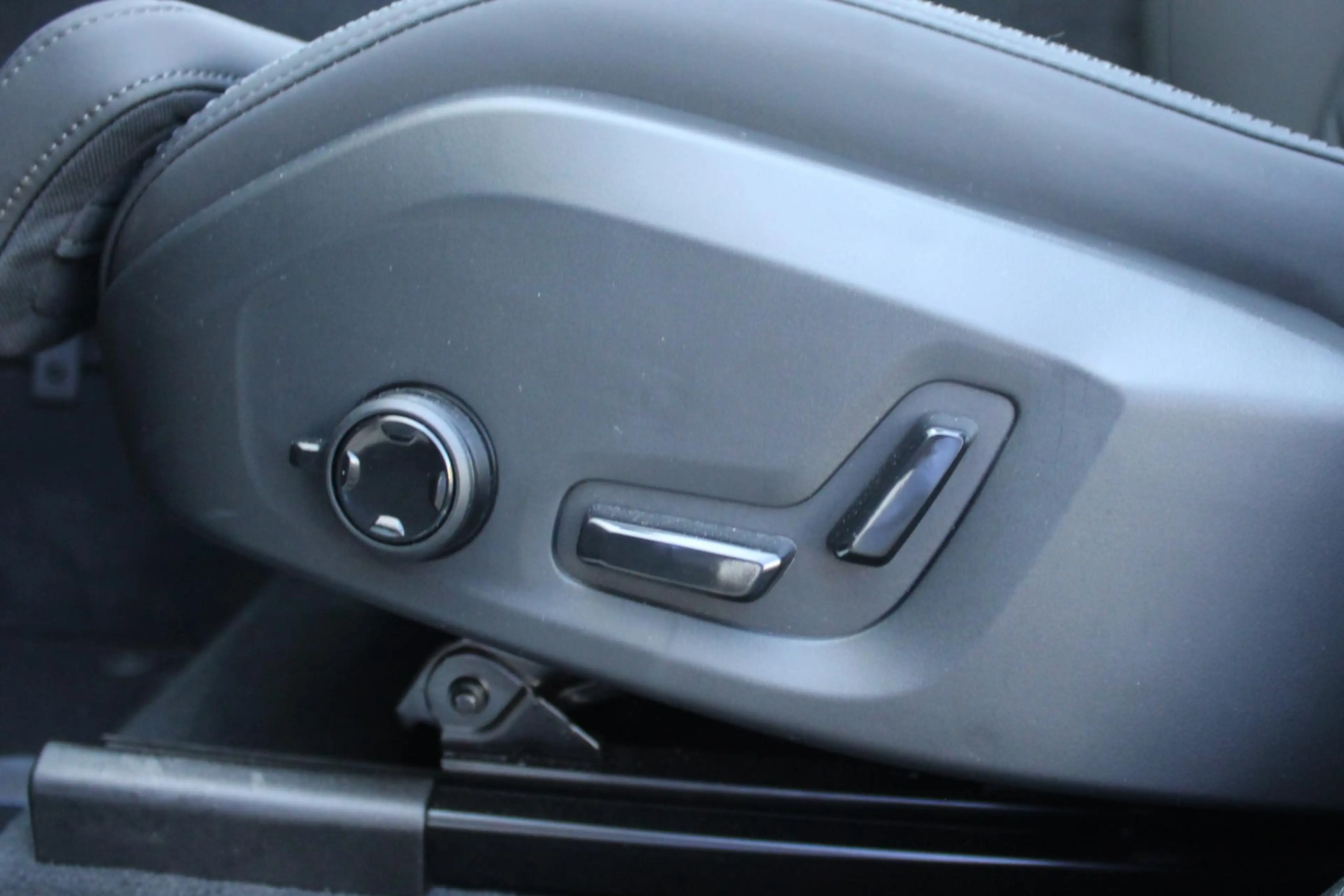 Volvo XC60 T6 Plug-in hybrid AWD Ultra Dark | Luchtvering | P — photo 11