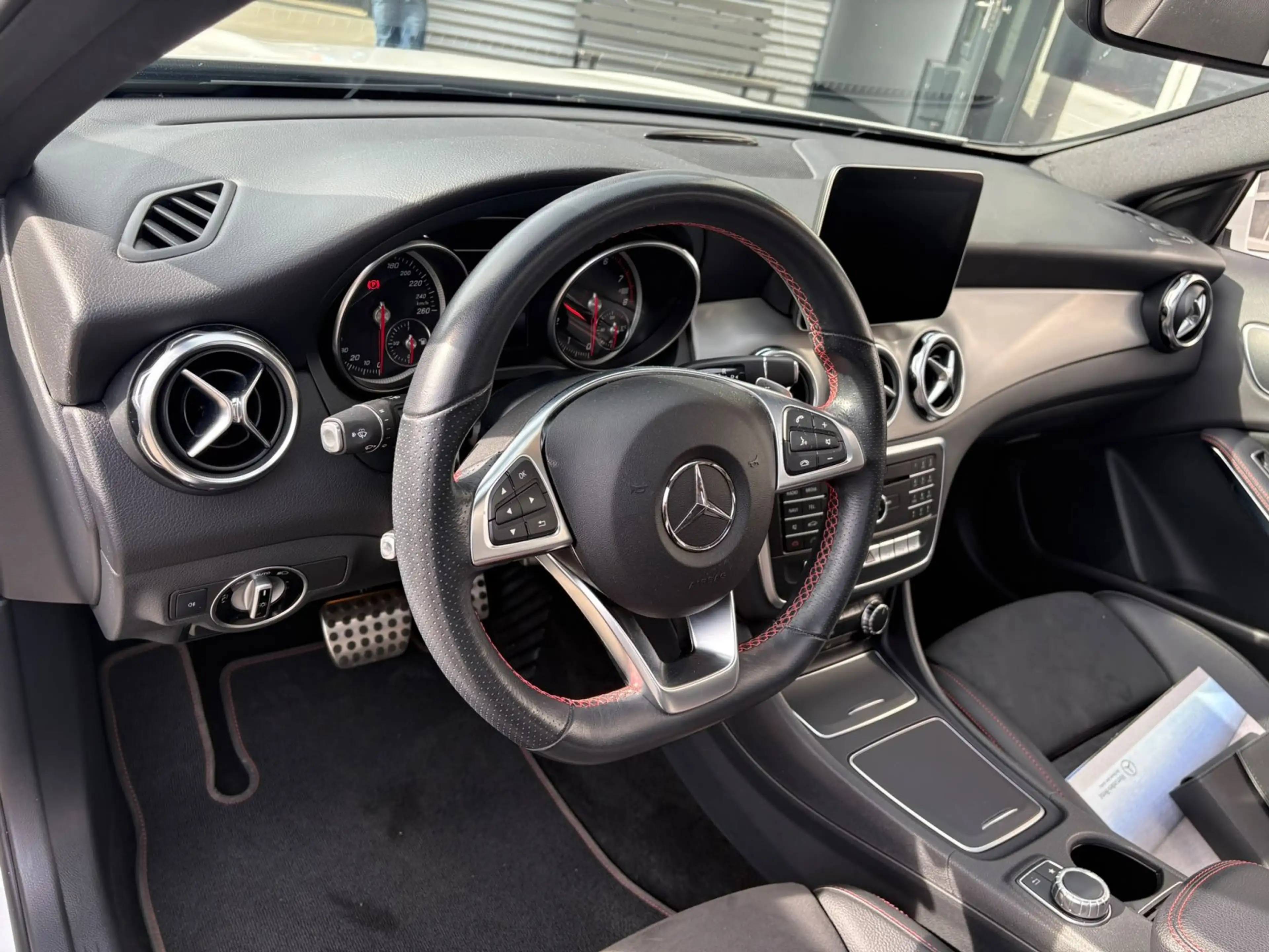 Mercedes-Benz GLA 180 AMG Line (EURO 6d-TEMP) GLA 180 EU6d-T AMG Line — photo 13