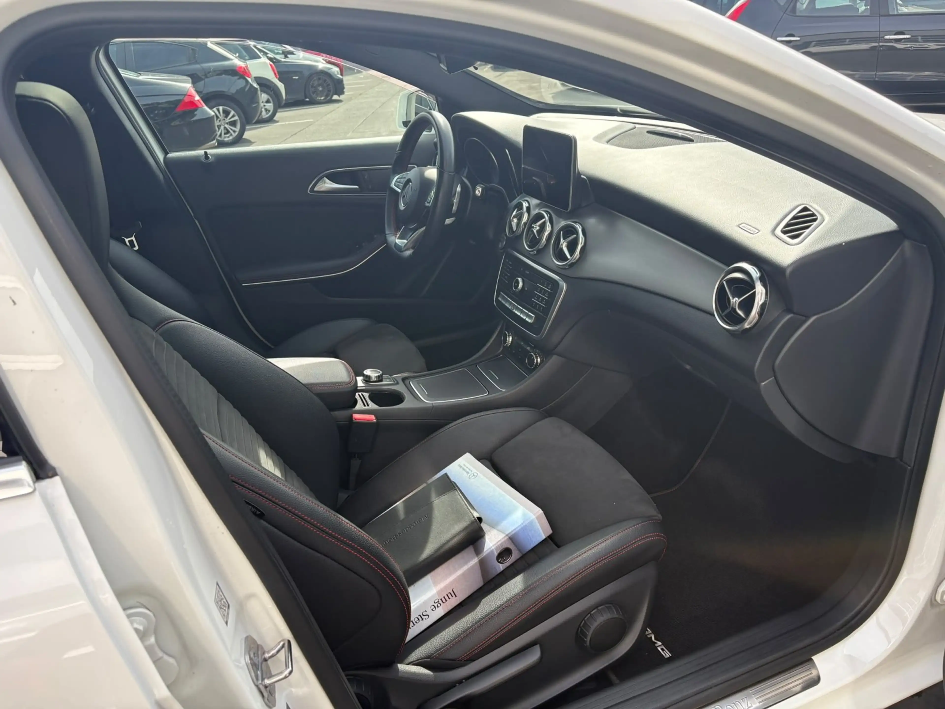 Mercedes-Benz GLA 180 AMG Line (EURO 6d-TEMP) GLA 180 EU6d-T AMG Line — photo 12