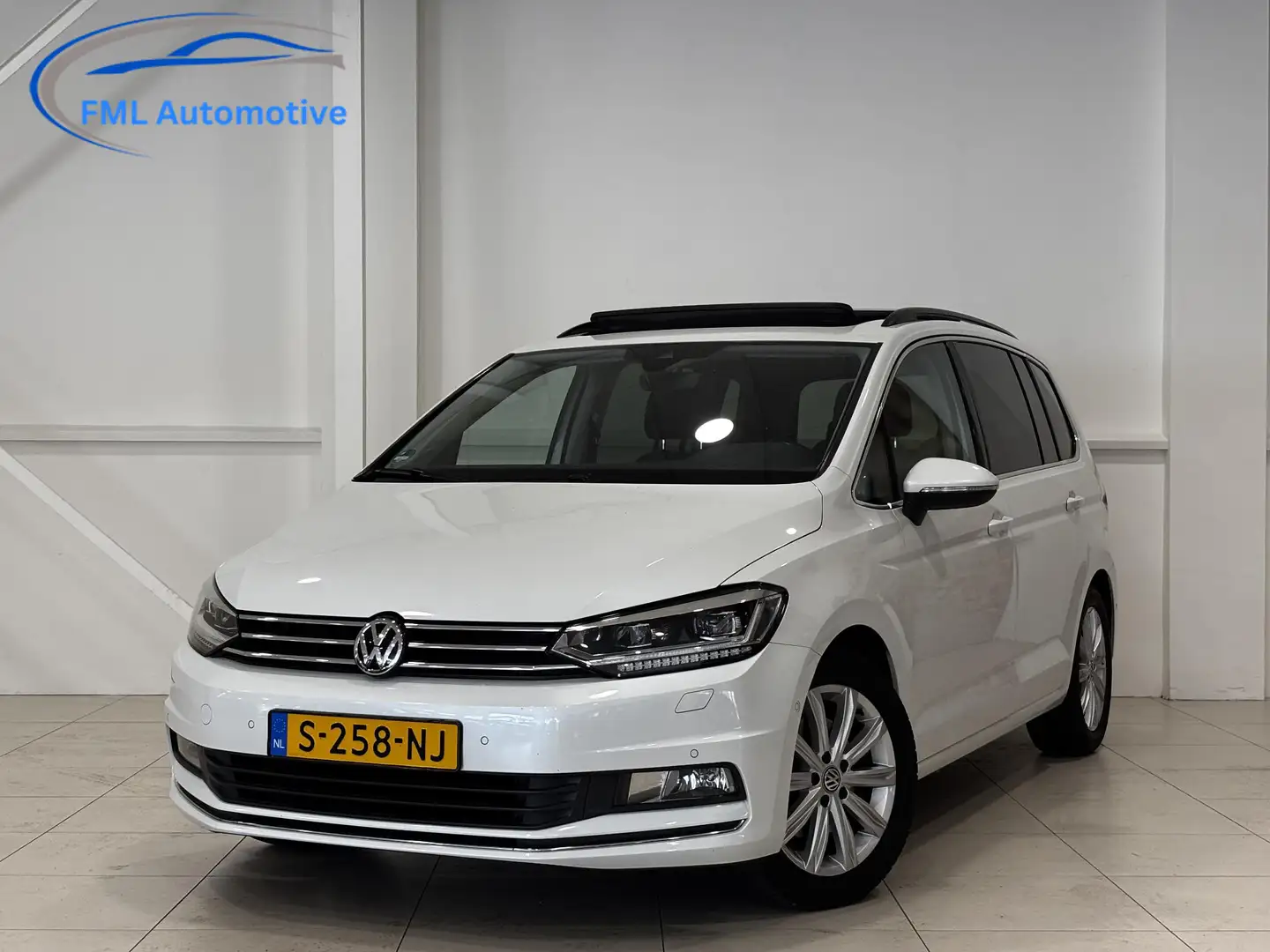Volkswagen Touran 1.4 TSI Connected Series 7persoons | Panorama dak Weiß - 1