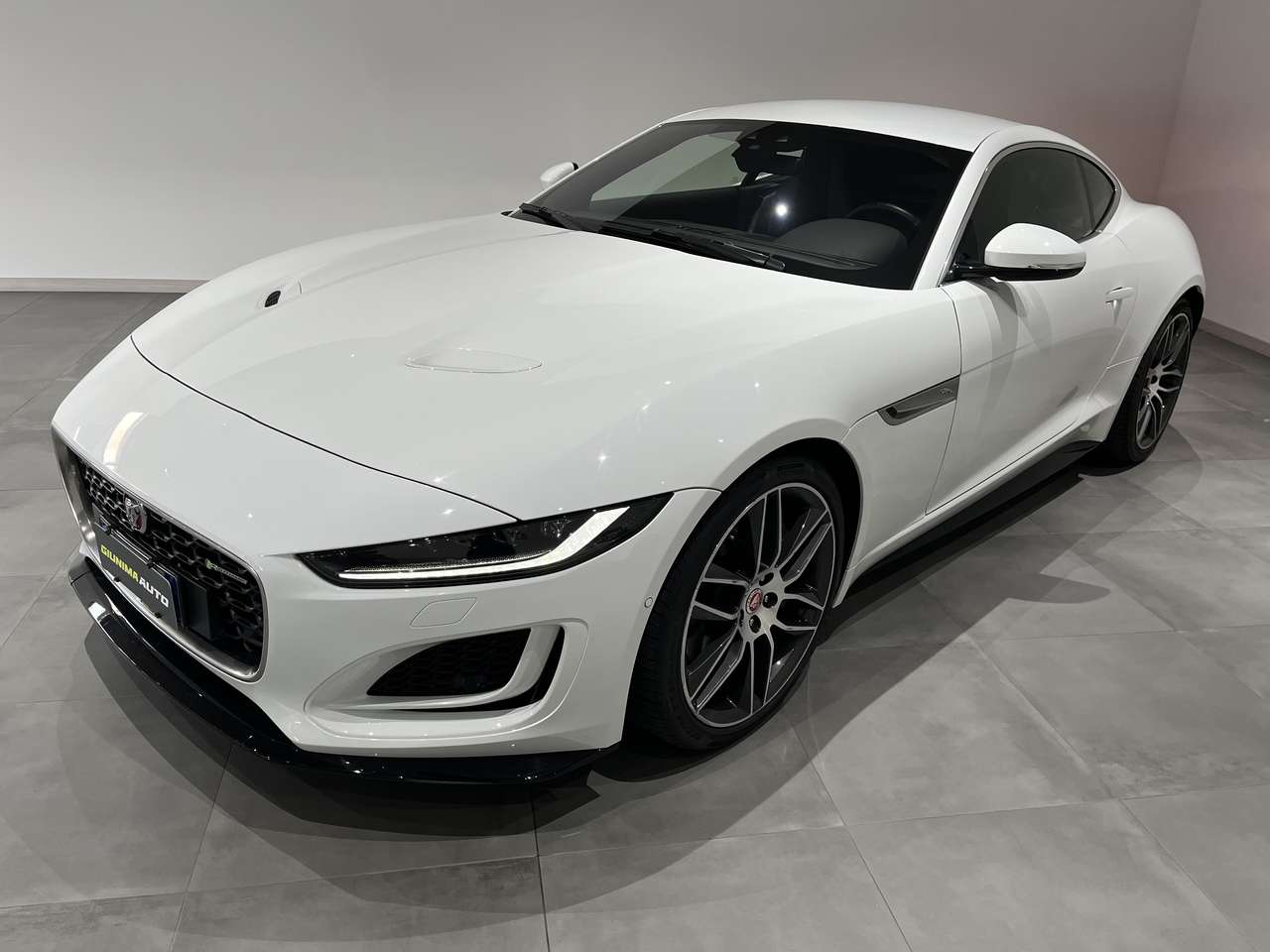 Jaguar F-Type Coupe 2.0 i4 R-Dynamic rwd 300cv auto
